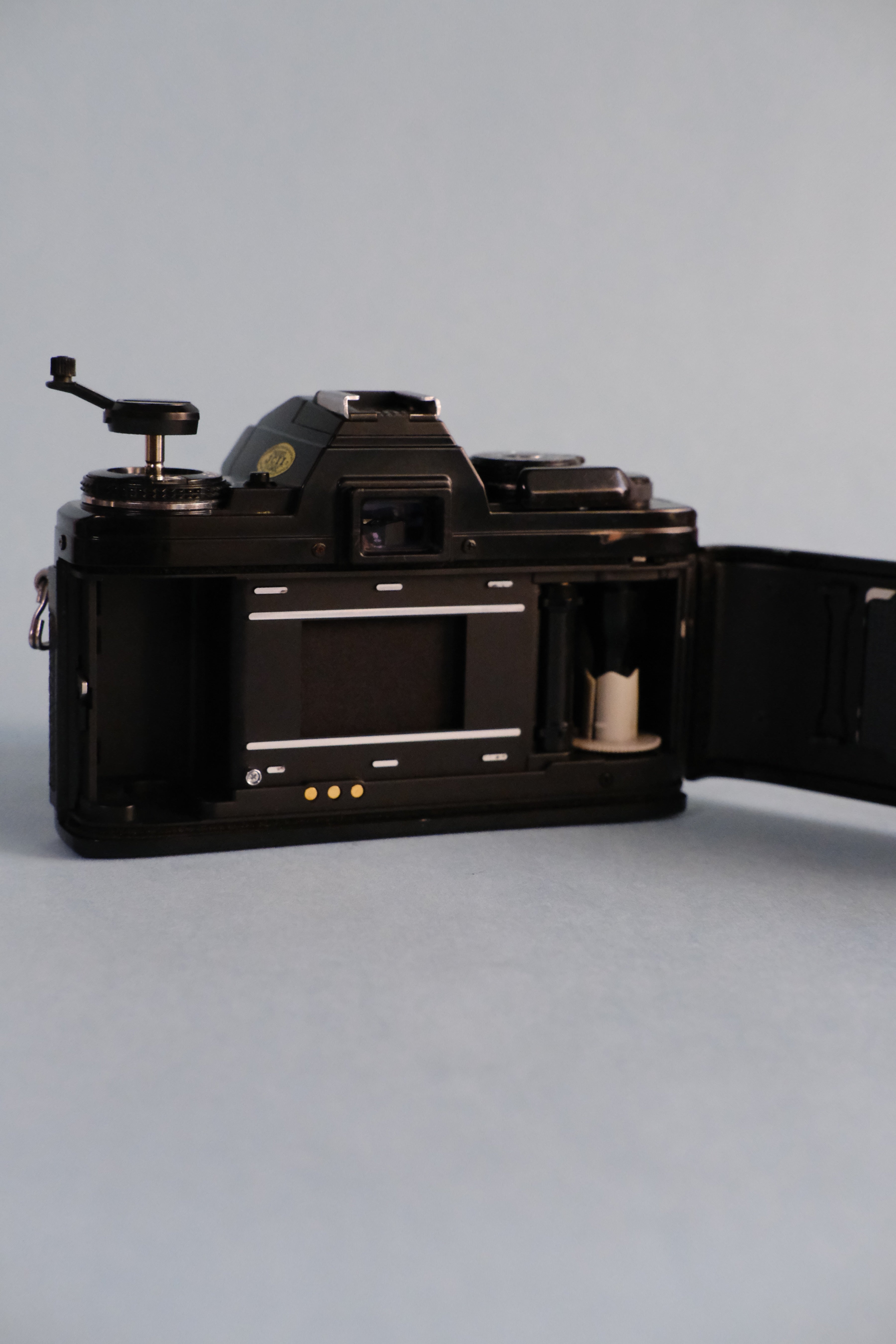 Minolta X700 SLR with MD 50mm f/1.7 (Silver)