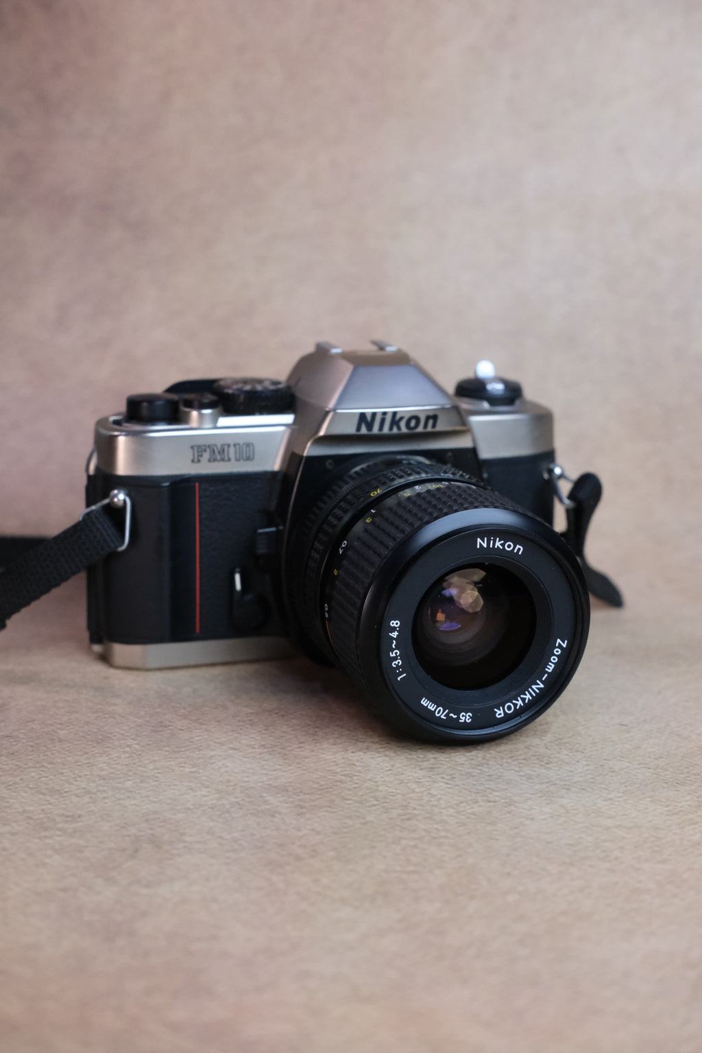 Nikon FM10 + Nikkor Zoom 35-80mm