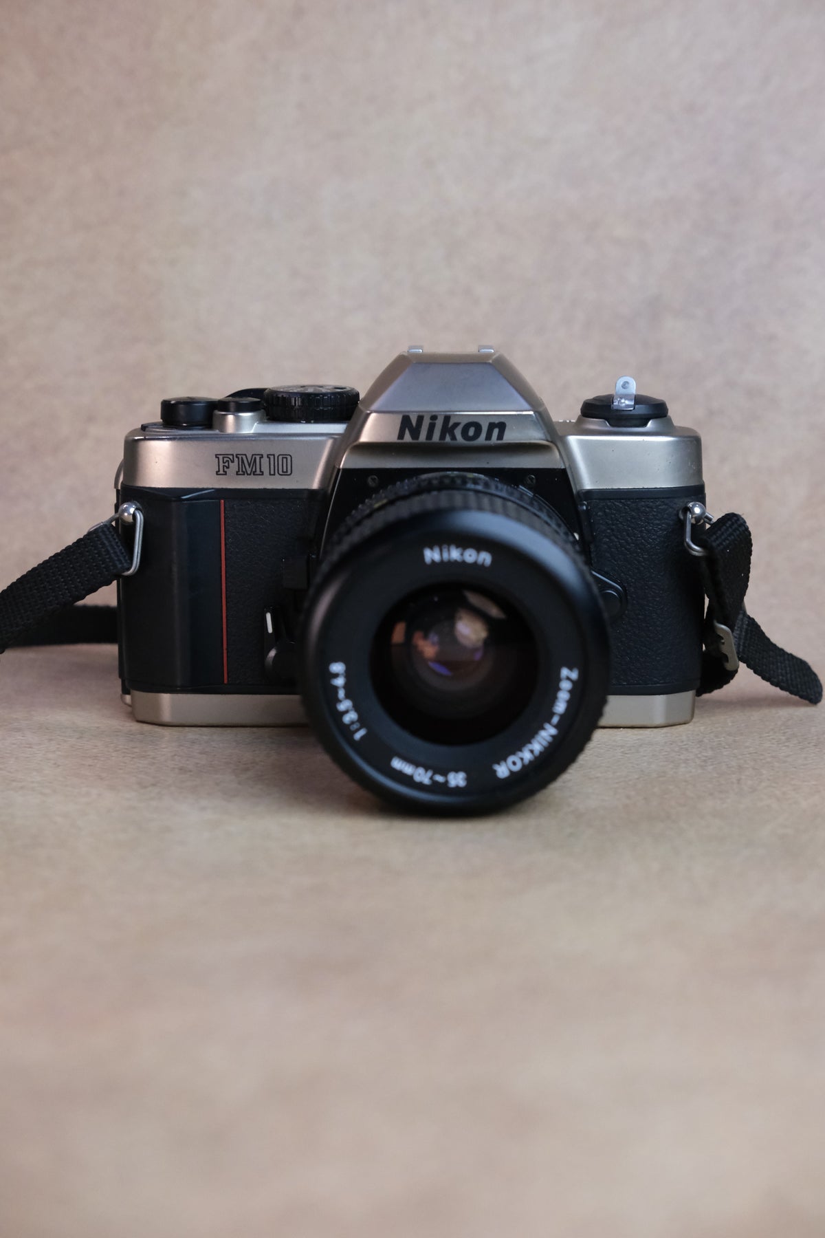 Nikon FM10 + Nikkor Zoom 35-80mm