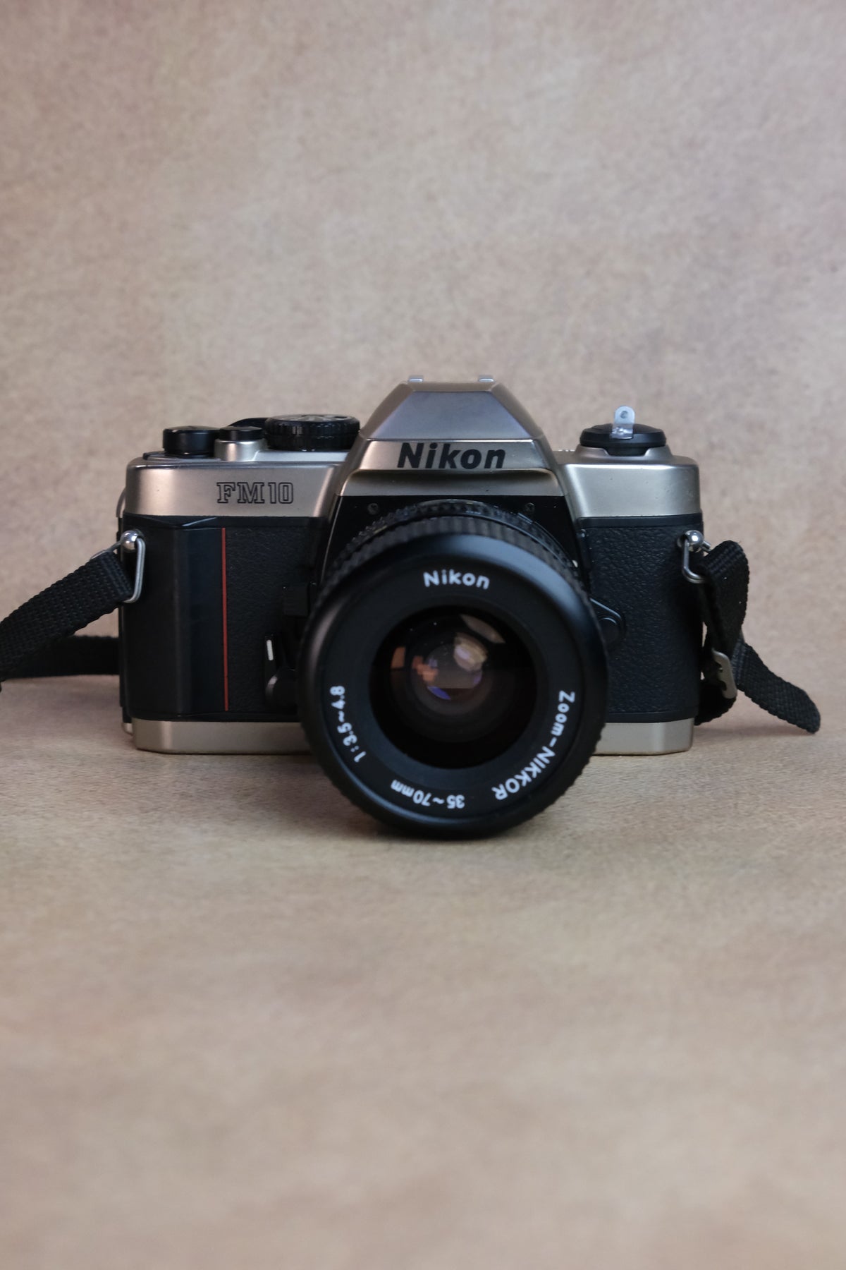 Nikon FM10 + Nikkor Zoom 35-80mm