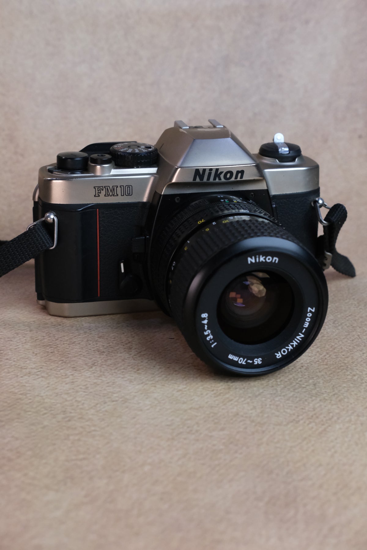 Nikon FM10 + Nikkor Zoom 35-80mm