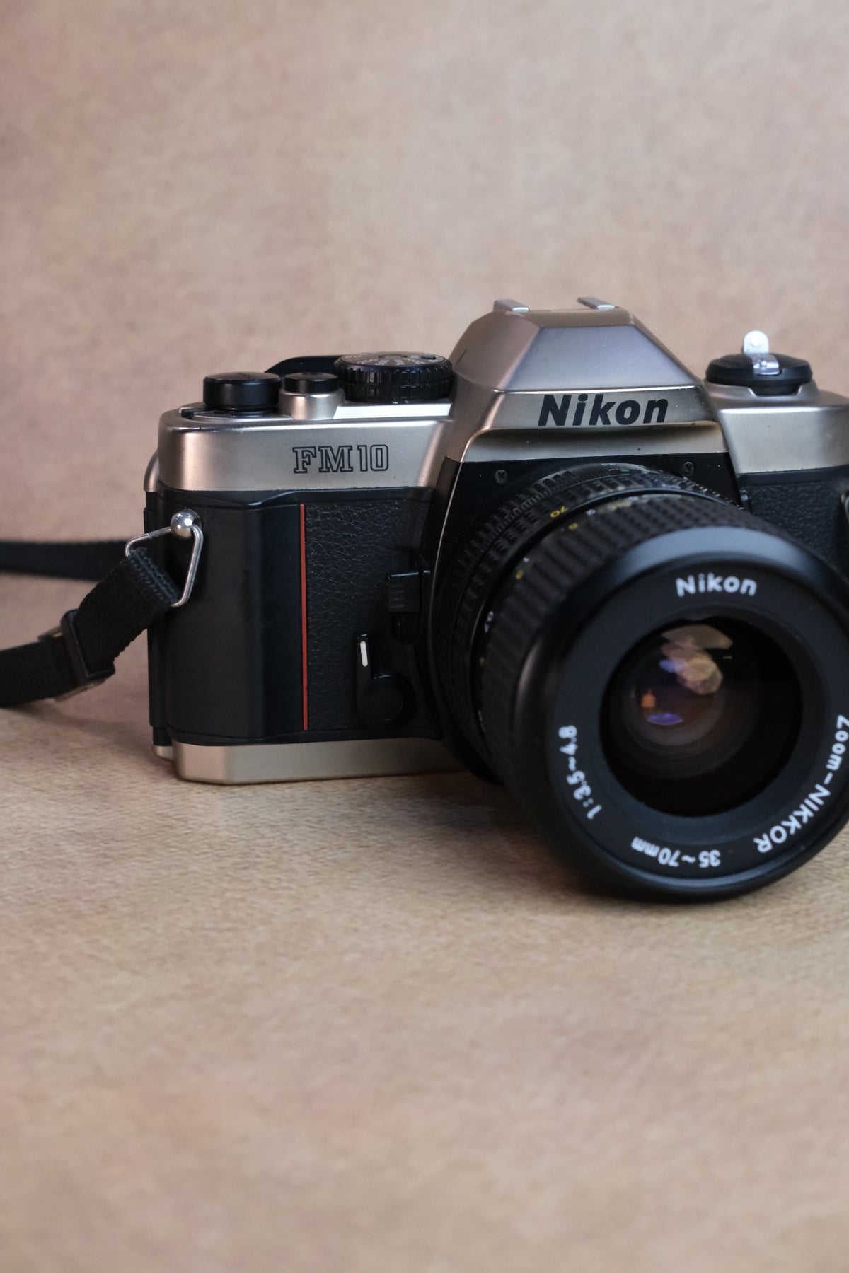 Nikon FM10 + Nikkor Zoom 35-80mm