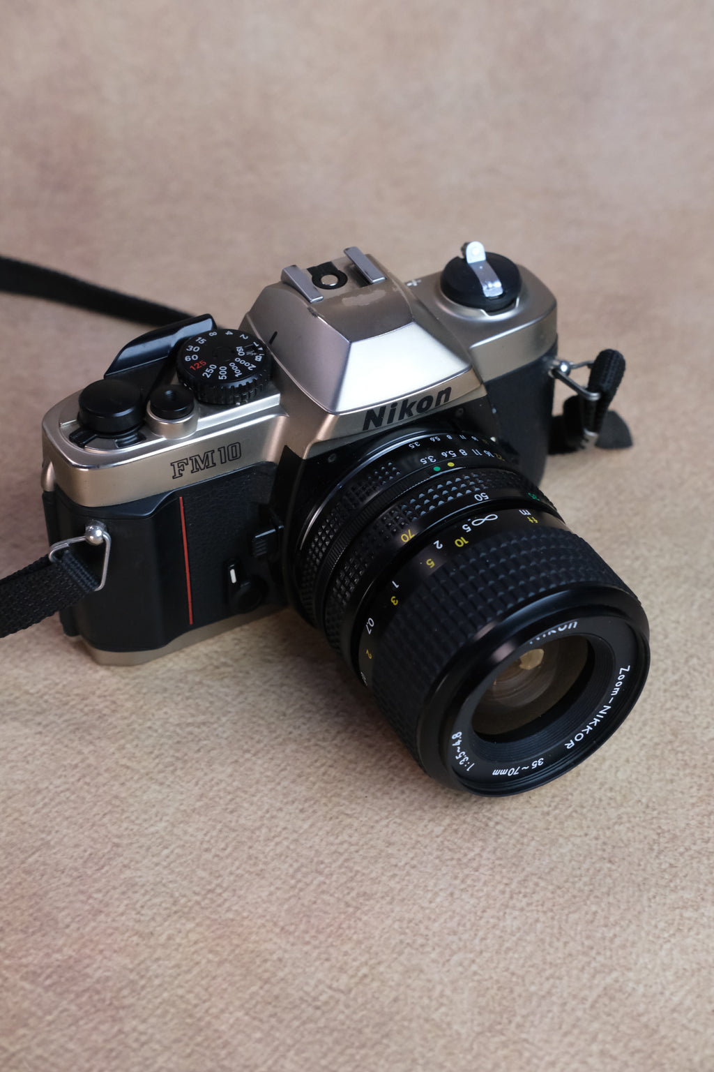 Nikon FM10 + Nikkor Zoom 35-80mm