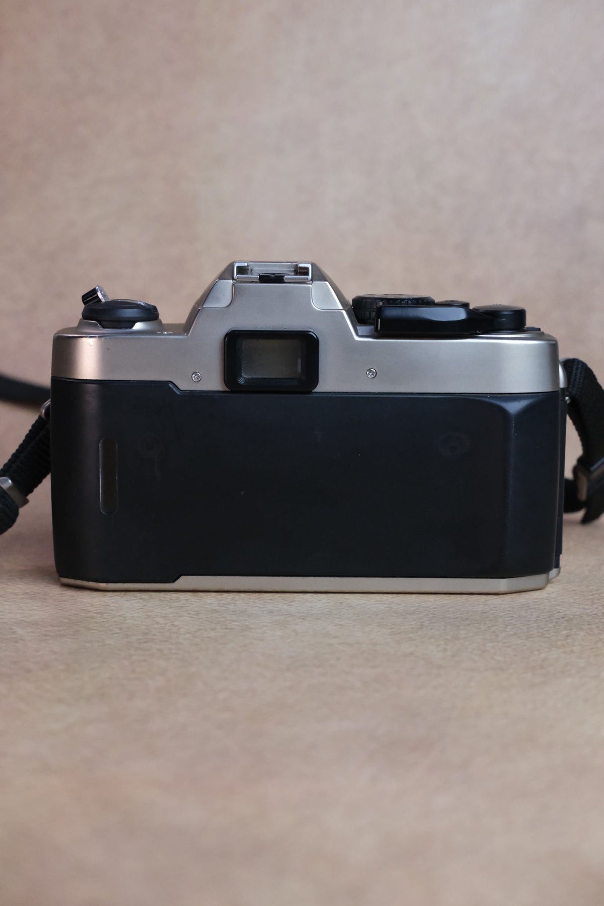 Nikon FM10 + Nikkor Zoom 35-80mm