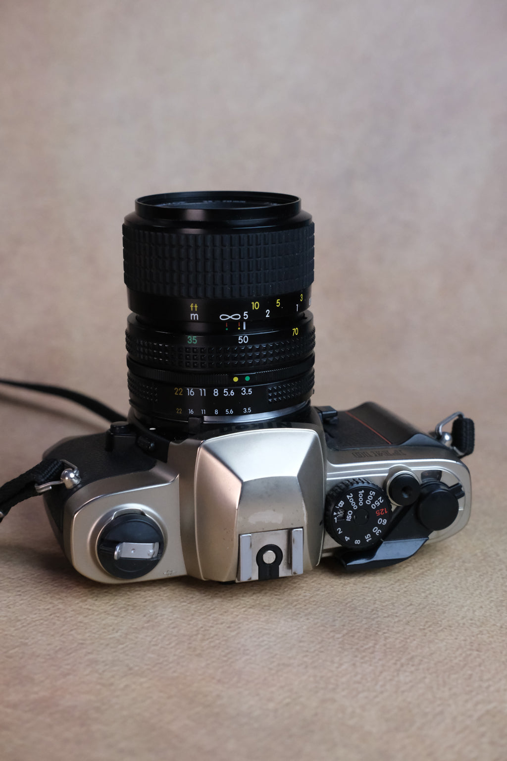 Nikon FM10 + Nikkor Zoom 35-80mm