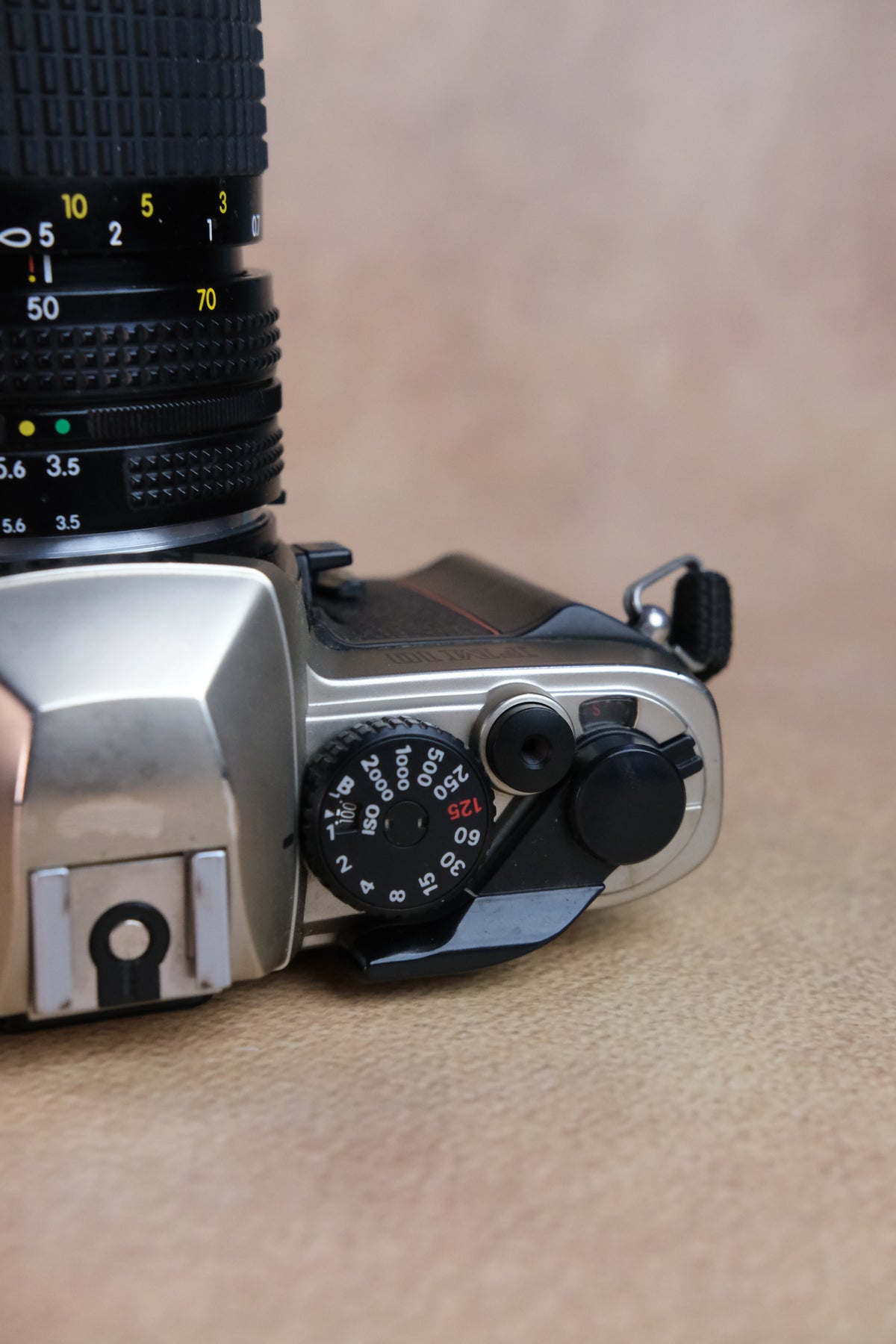 Nikon FM10 + Nikkor Zoom 35-80mm