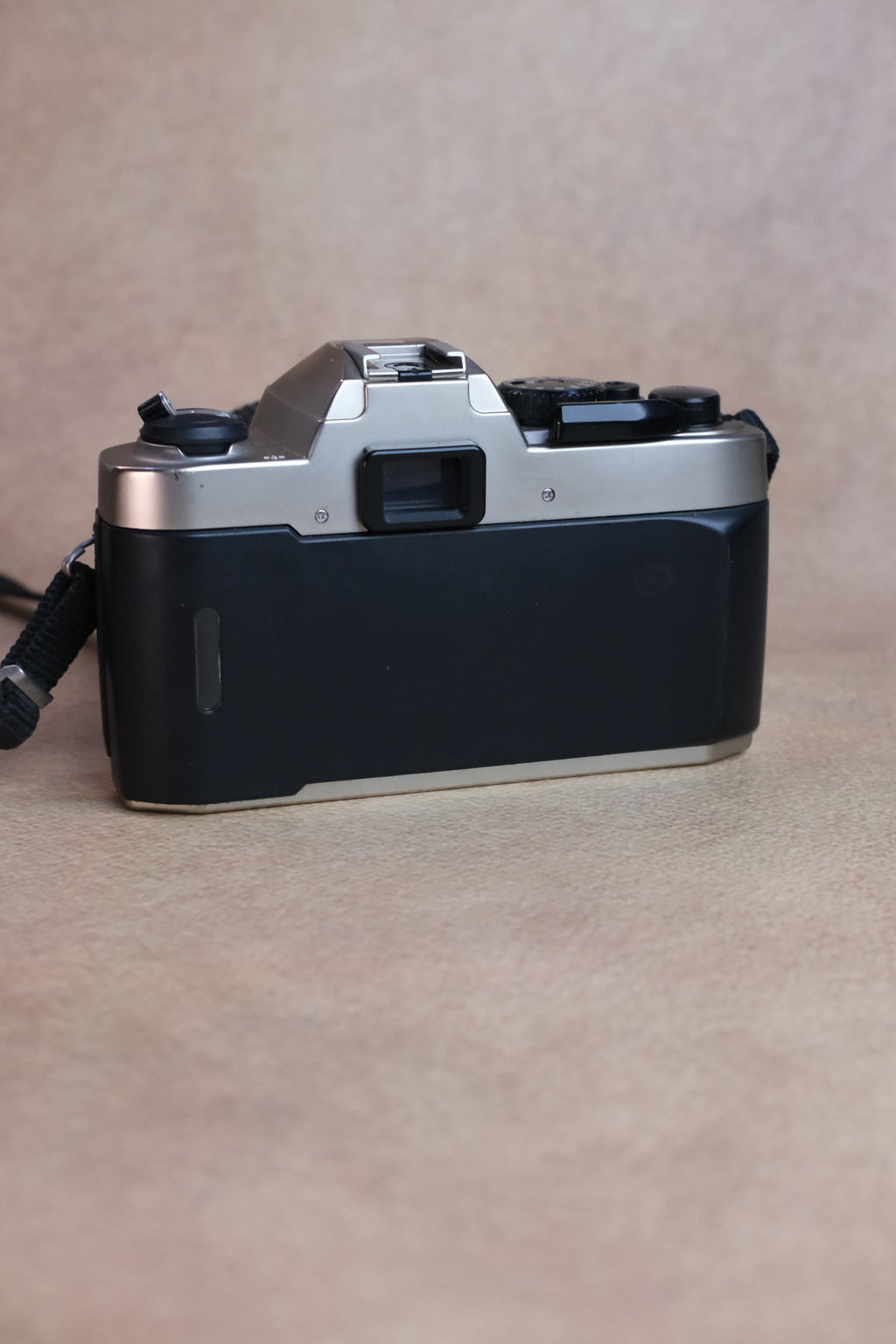 Nikon FM10 + Nikkor Zoom 35-80mm