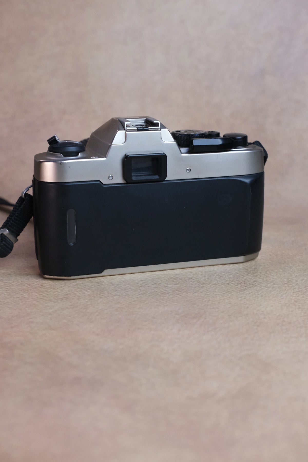Nikon FM10 + Nikkor Zoom 35-80mm