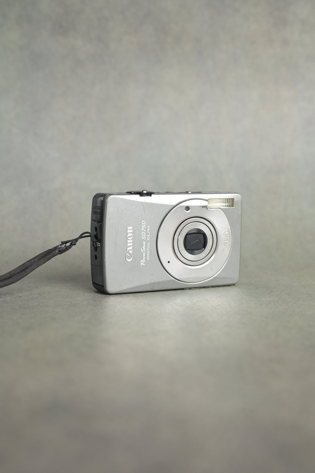 Canon PowerShot SD750 Digital ELPH