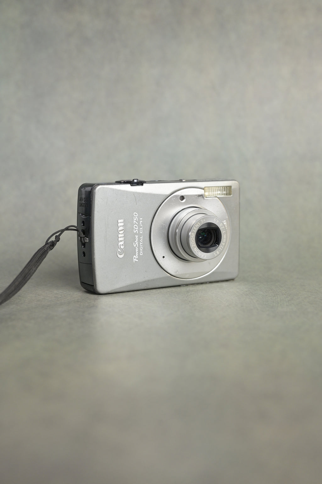Canon PowerShot SD750 Digital ELPH