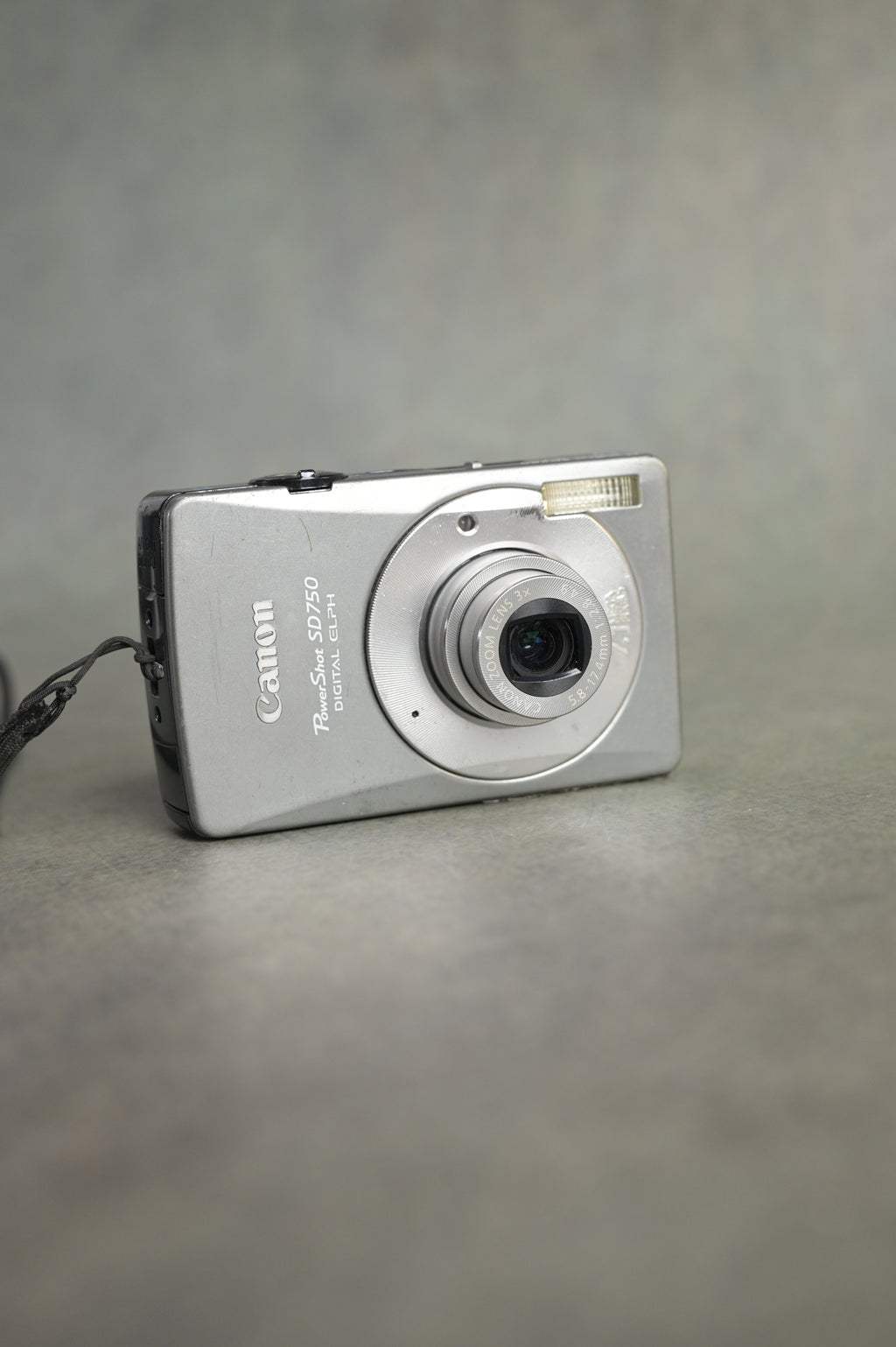 Canon PowerShot SD750 Digital ELPH