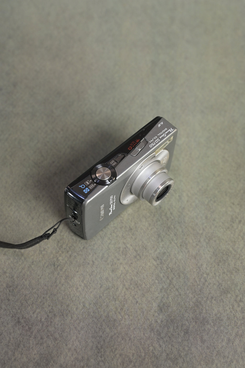 Canon PowerShot SD750 Digital ELPH