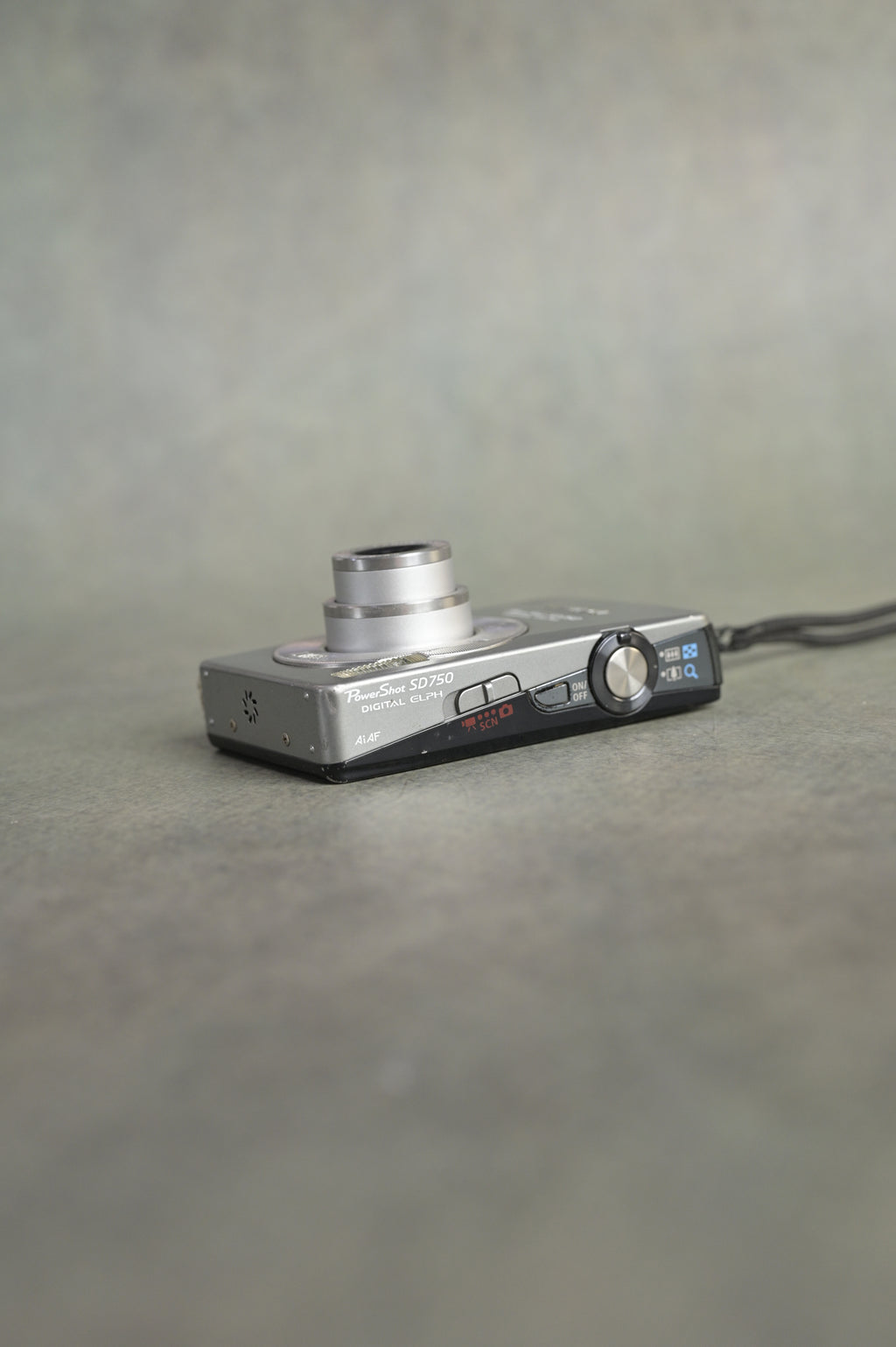 Canon PowerShot SD750 Digital ELPH