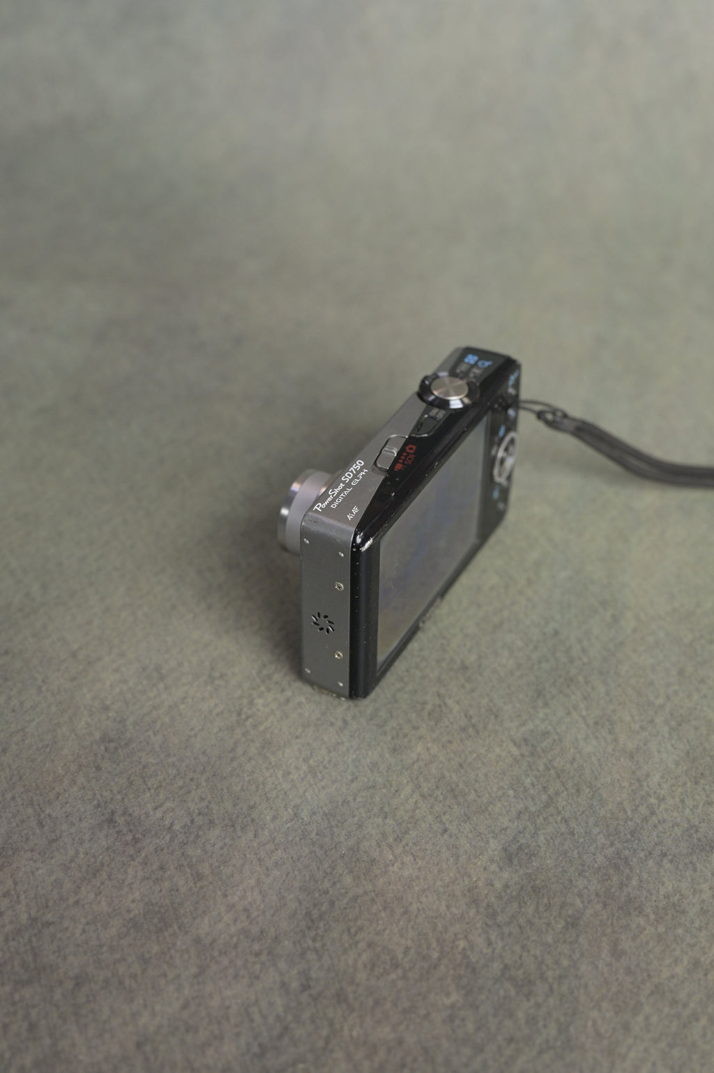 Canon PowerShot SD750 Digital ELPH