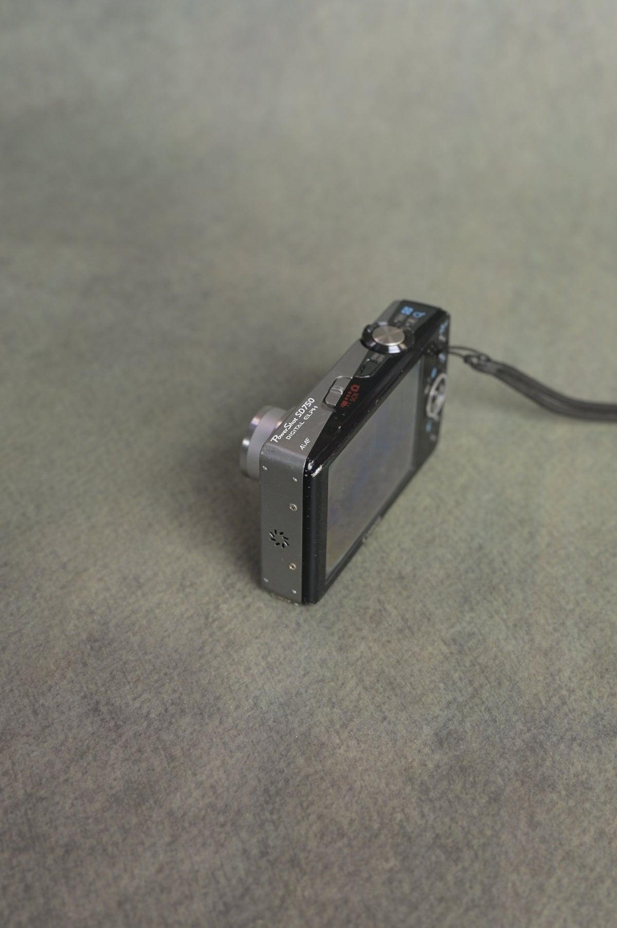 Canon PowerShot SD750 Digital ELPH