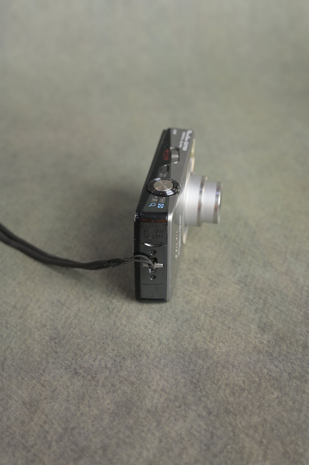 Canon PowerShot SD750 Digital ELPH