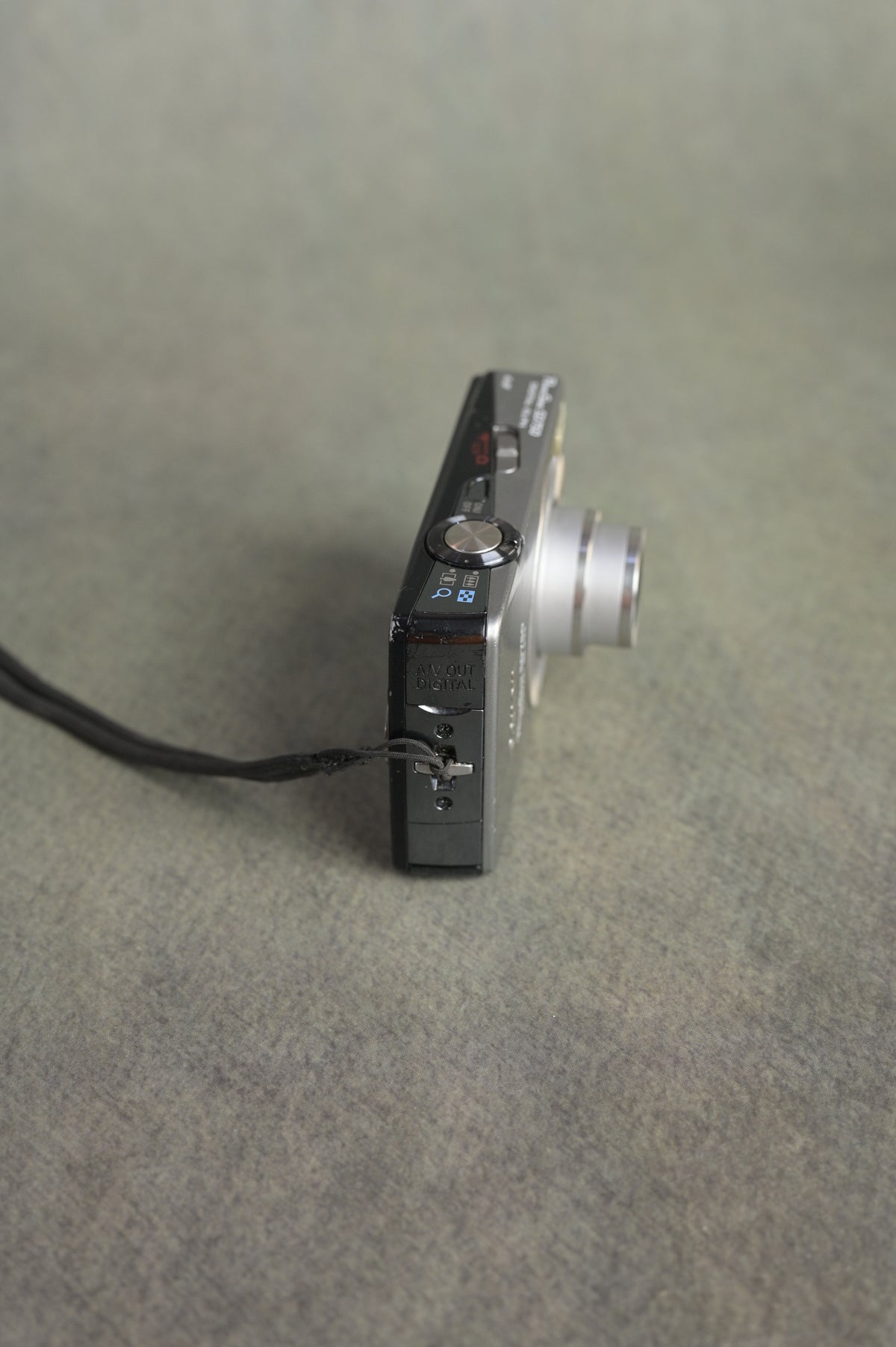 Canon PowerShot SD750 Digital ELPH