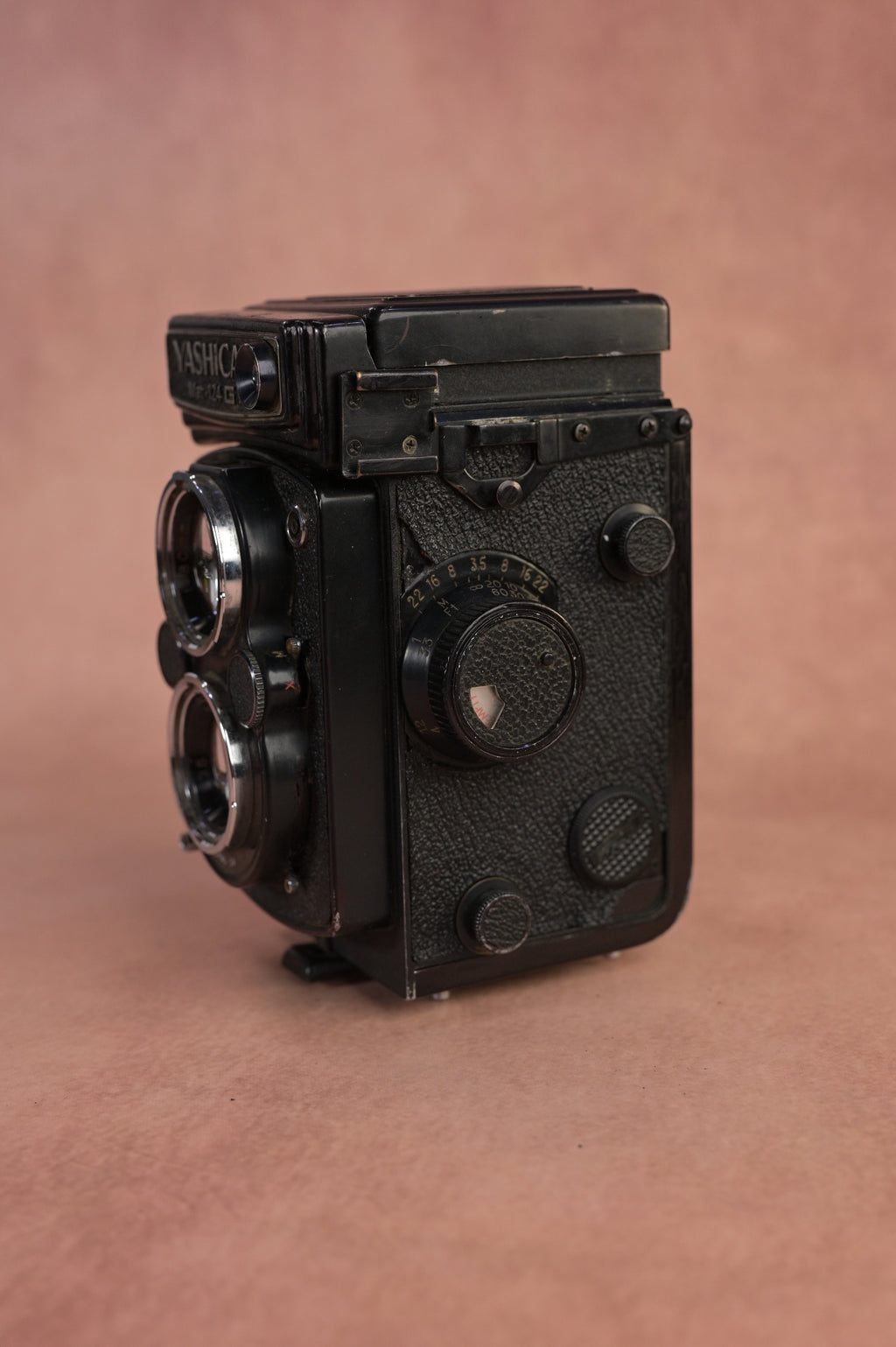 Yashica Mat-124G