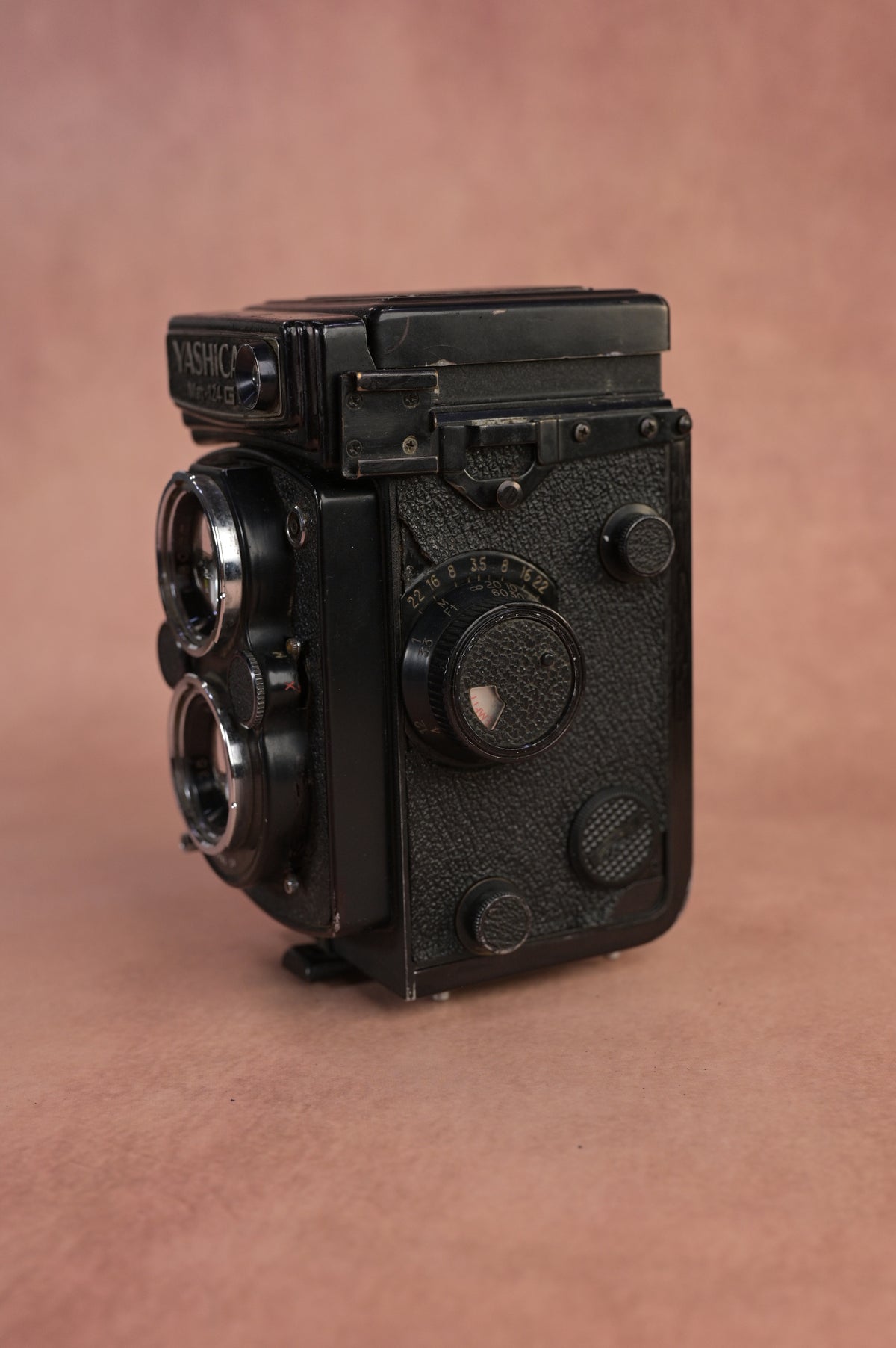 Yashica Mat-124G