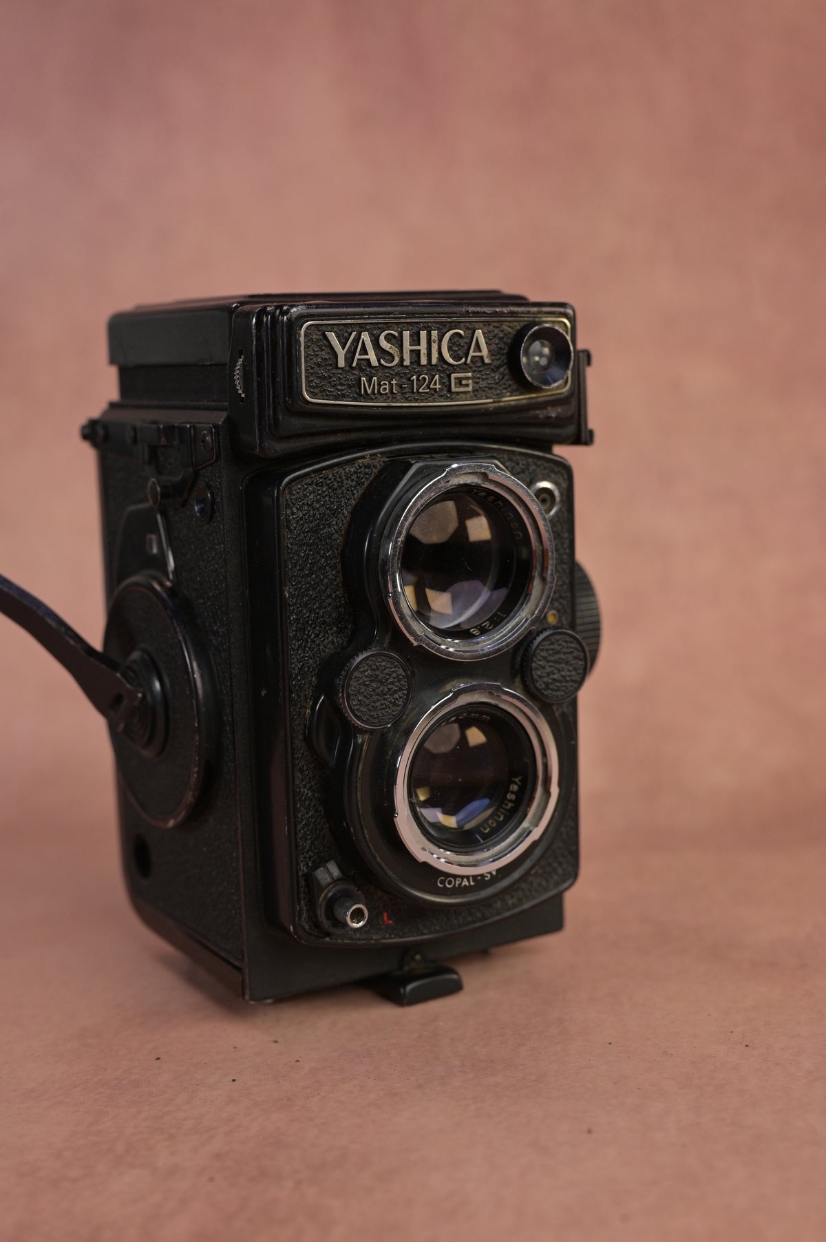 Yashica Mat-124G