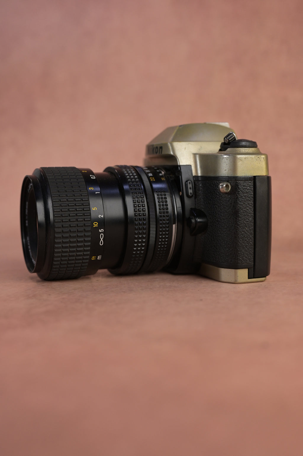Nikon FM10 + Nikkor 35-70mm F3.5-4.5 Zoom