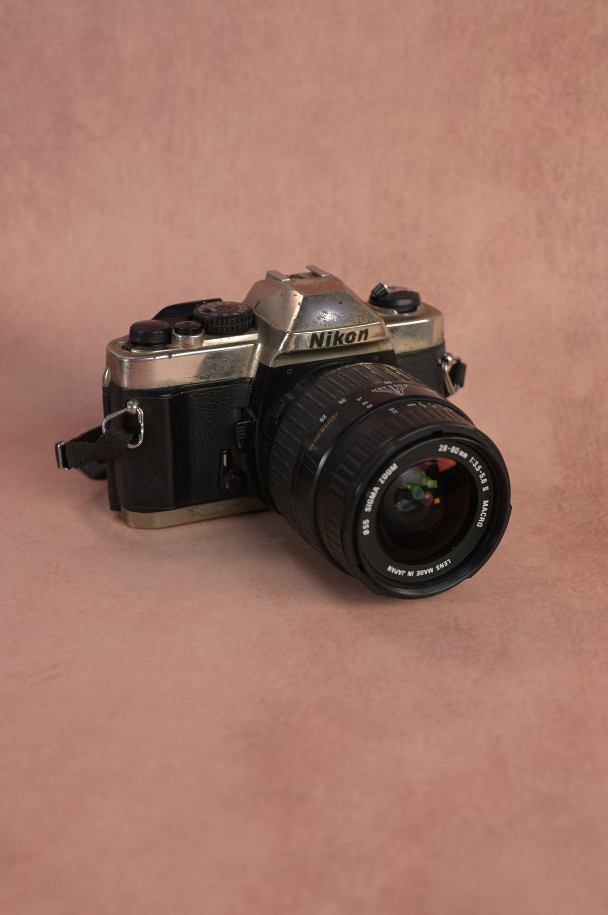 Nikon FM10 + Sigma Macro Zoom 28-80mm F3.5-5.6