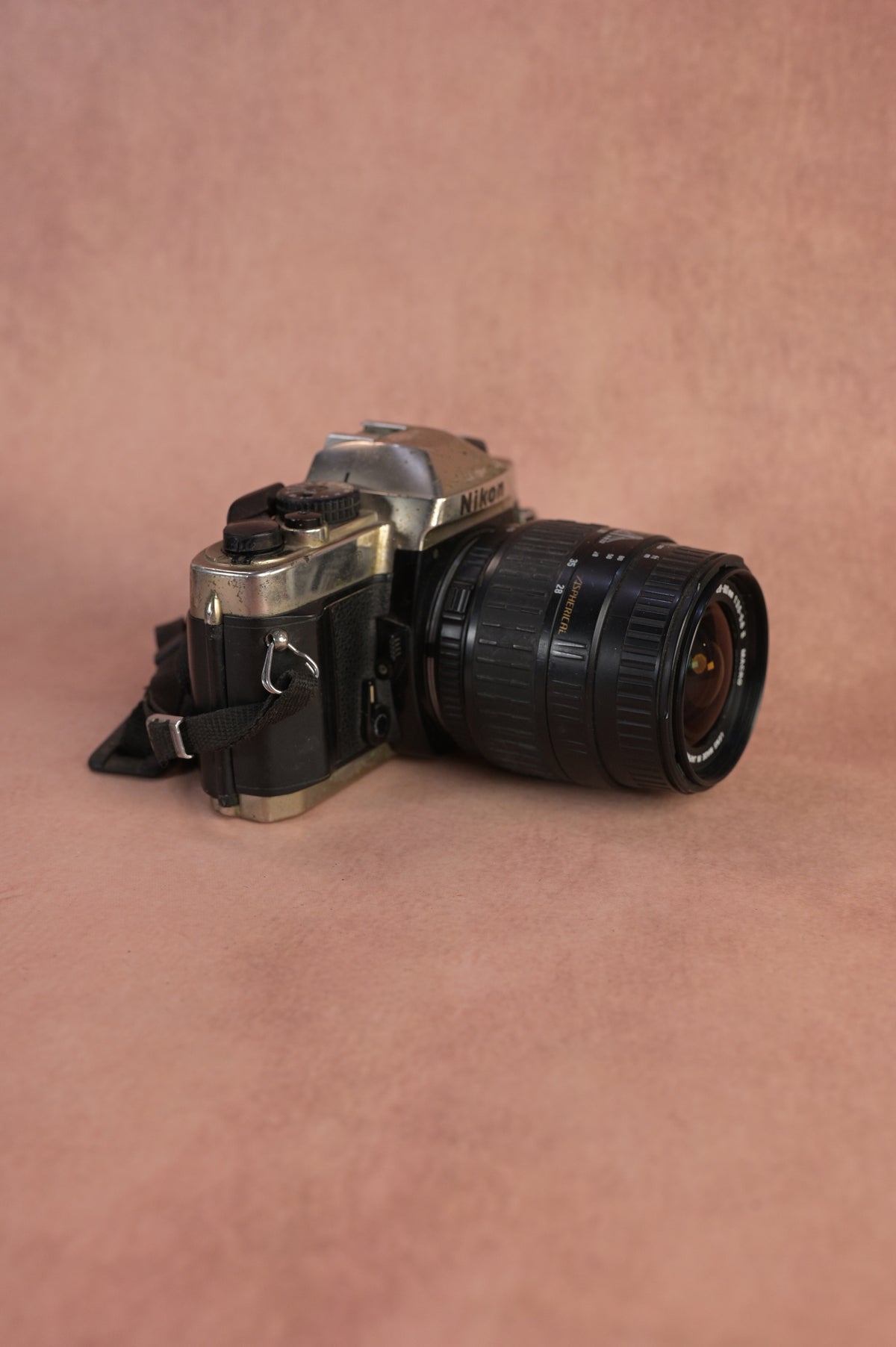Nikon FM10 + Sigma Macro Zoom 28-80mm F3.5-5.6
