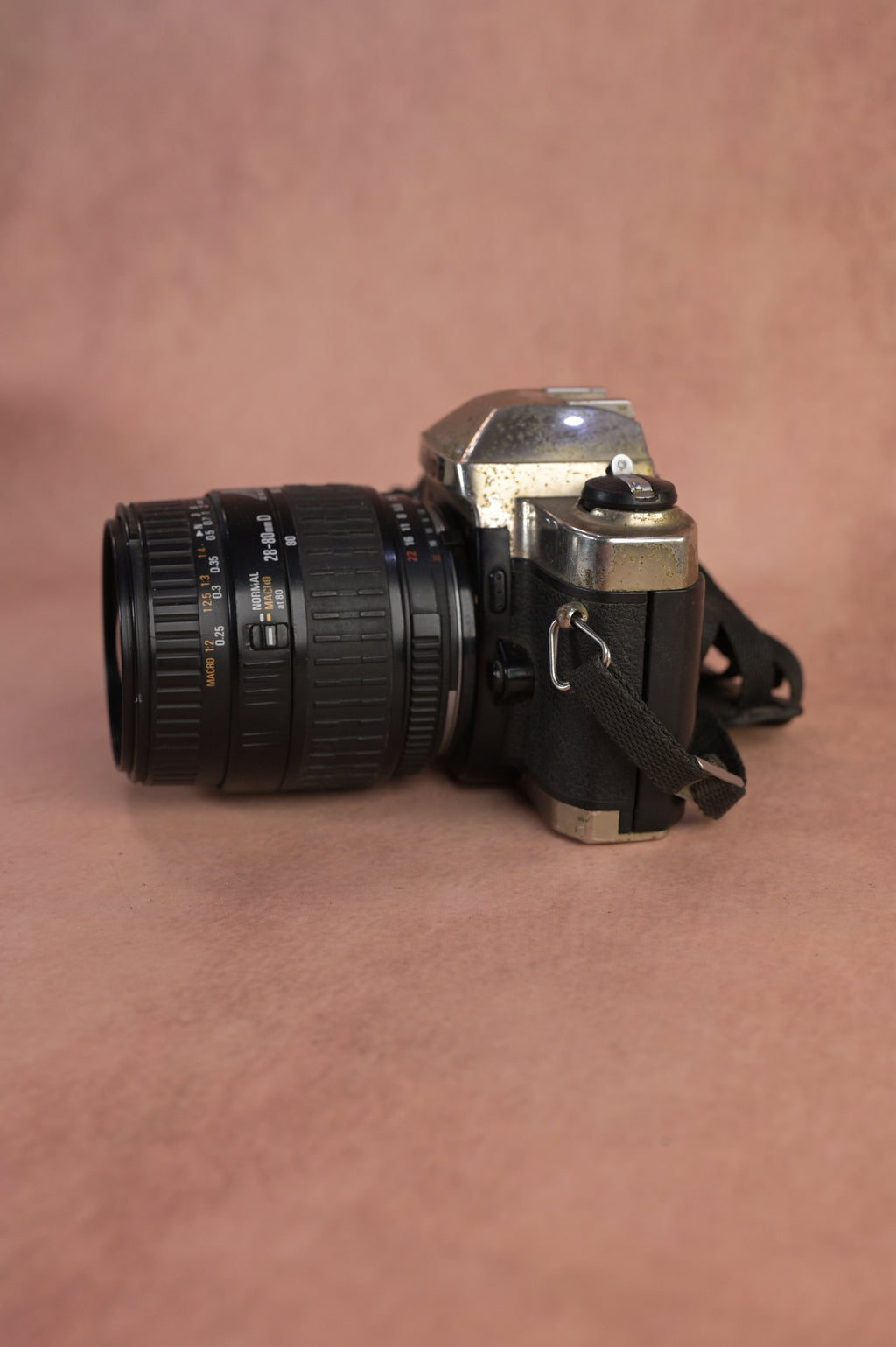 Nikon FM10 + Sigma Macro Zoom 28-80mm F3.5-5.6
