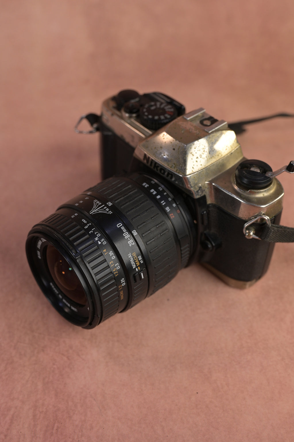 Nikon FM10 + Sigma Macro Zoom 28-80mm F3.5-5.6