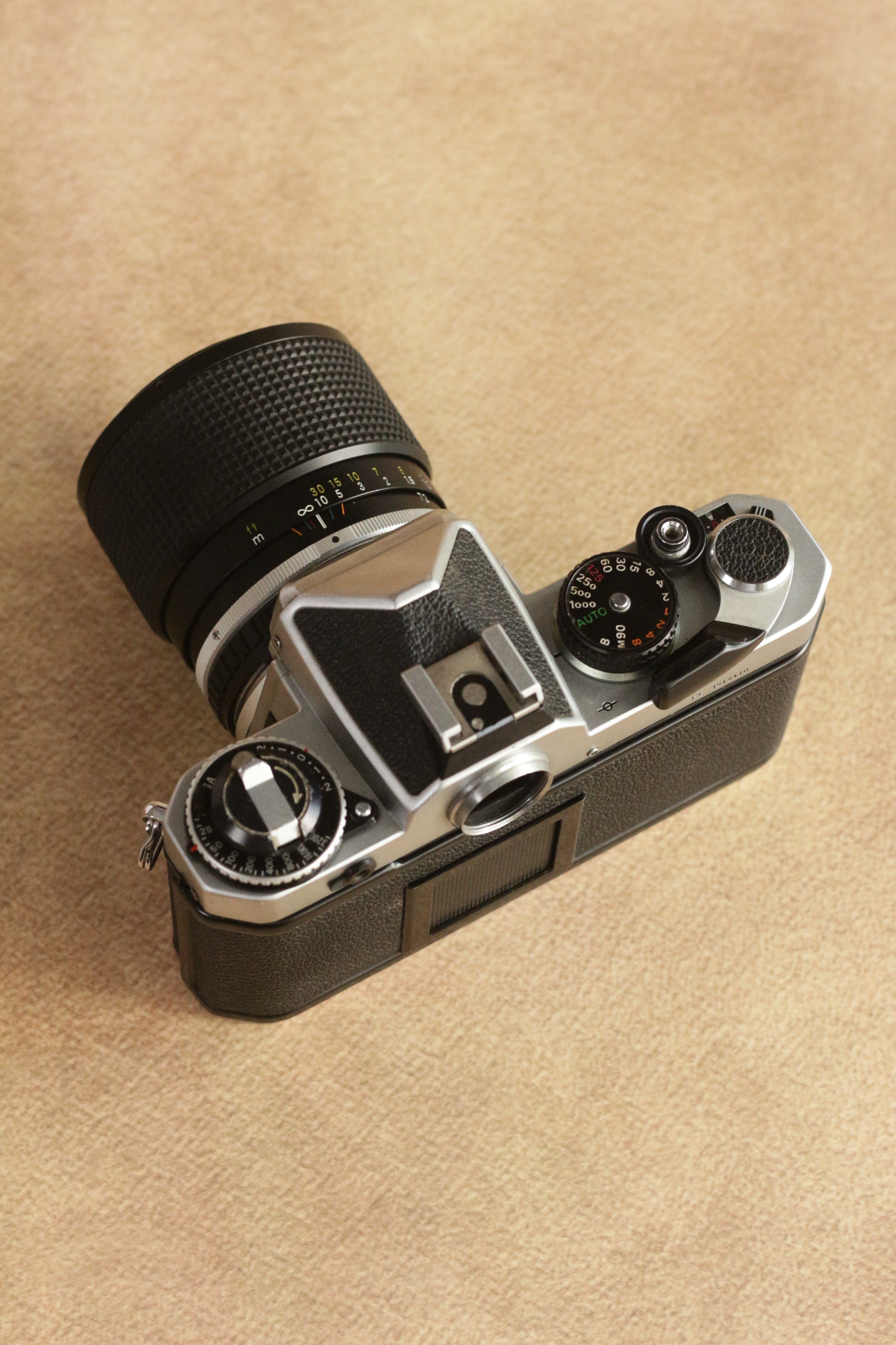 Nikon FE + Nikkor Series E 36-72mm F3.5 (constant aperture)