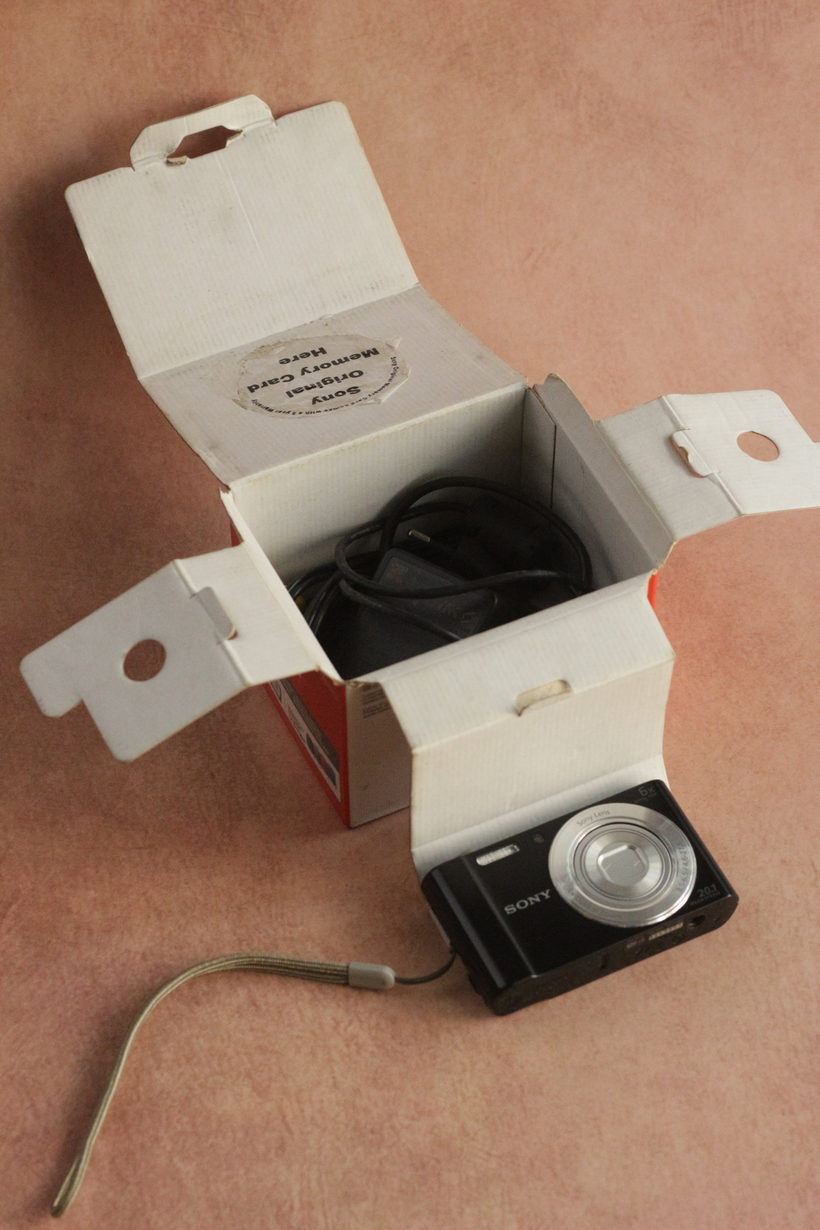 Sony Cyber-shot DSC-W810 + original box
