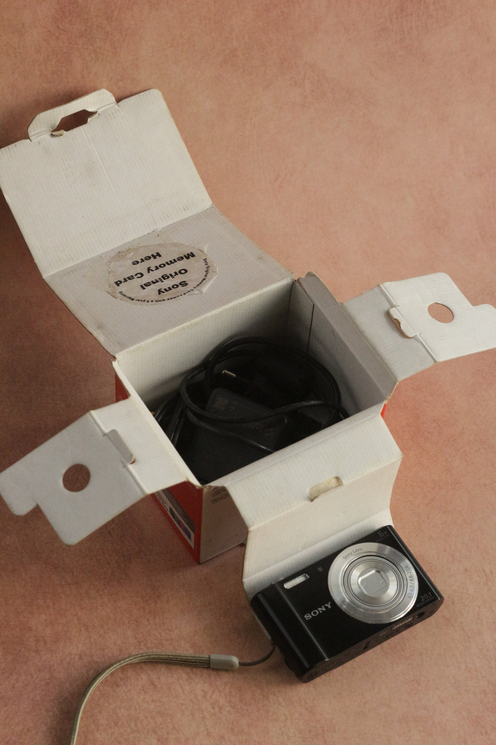 Sony Cyber-shot DSC-W810 + original box