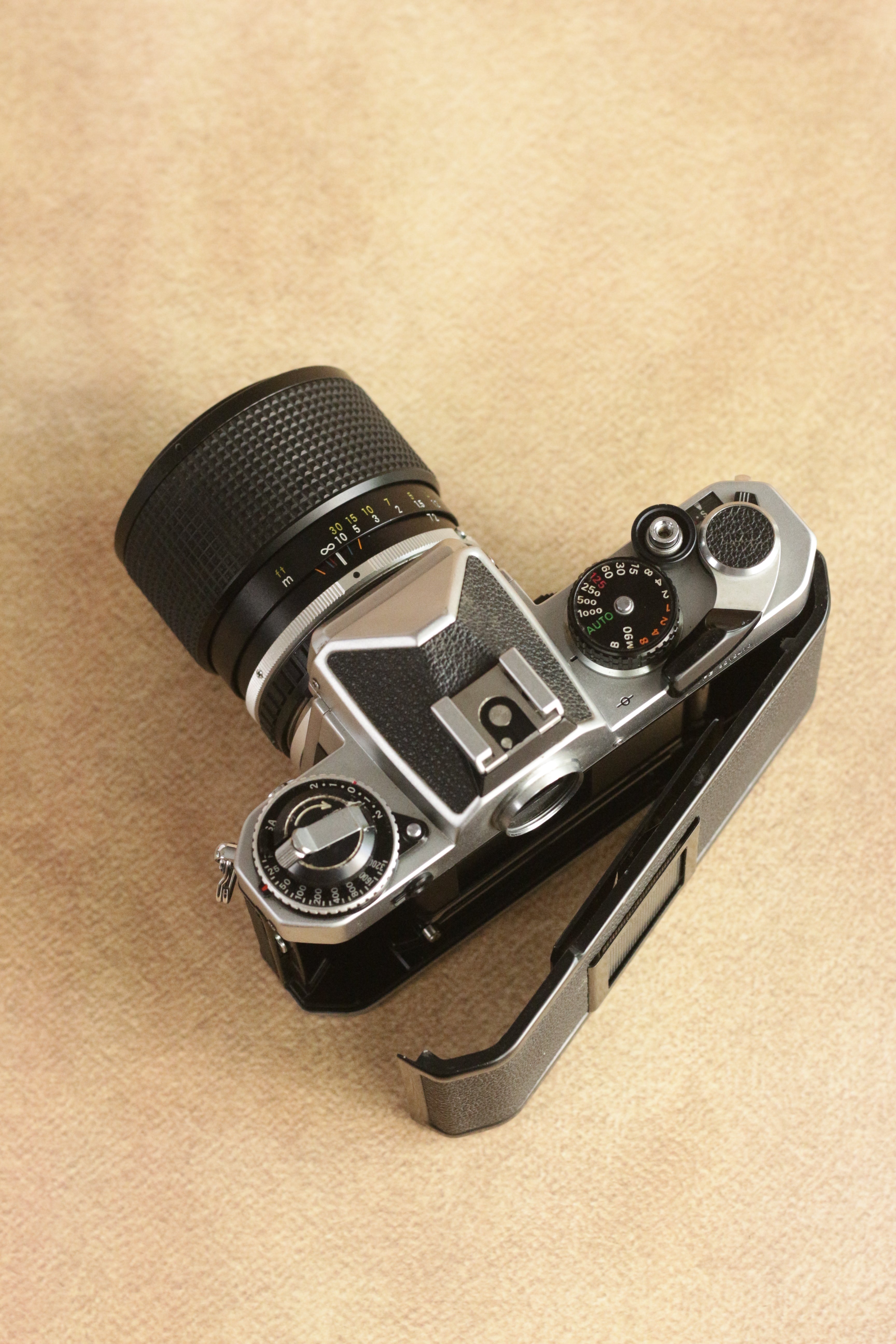Nikon FE + Nikkor Series E 36-72mm F3.5 (constant aperture)