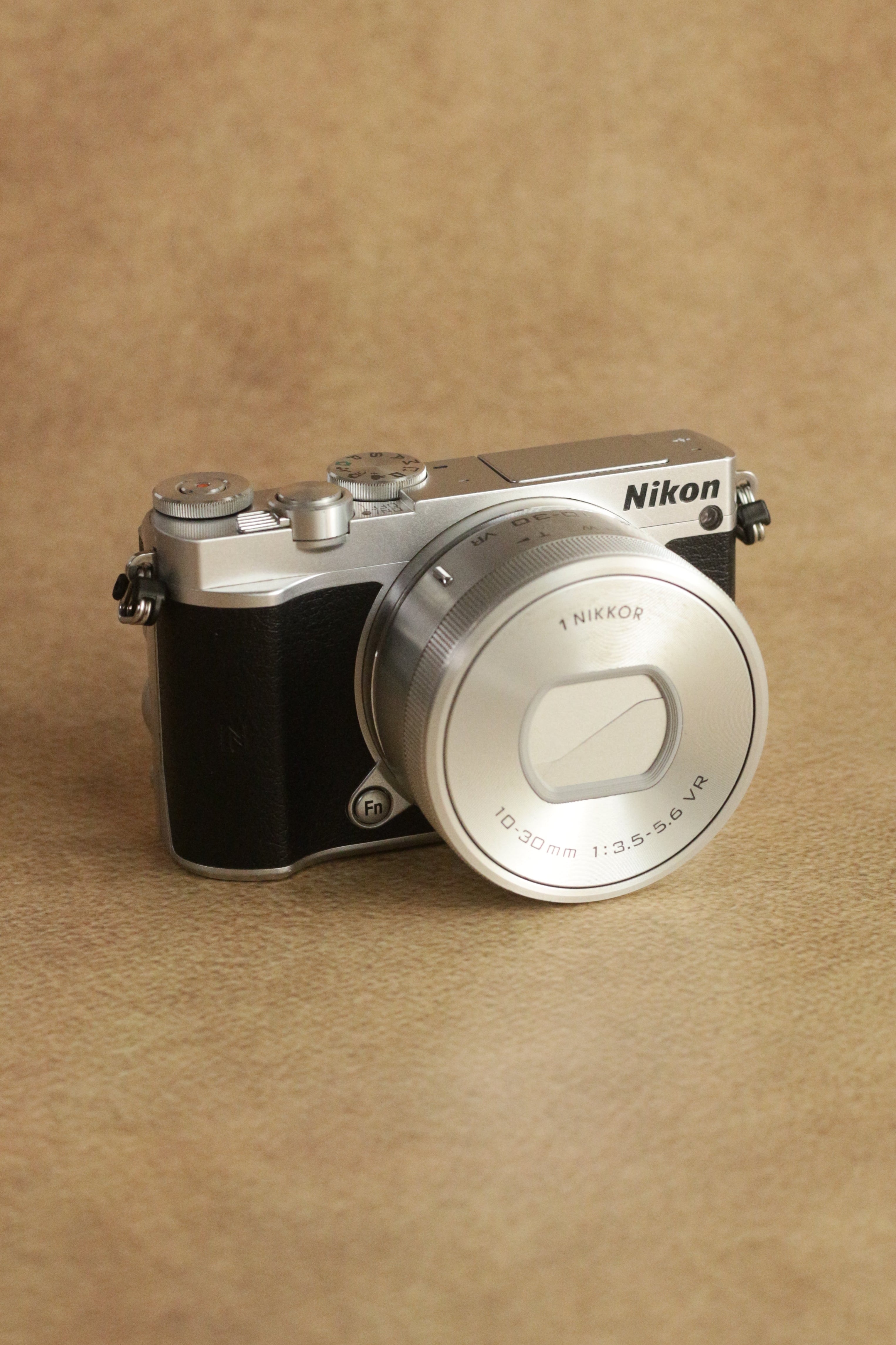 Nikon 1 J5 + 1 Nikkor 10-30mm VR lens