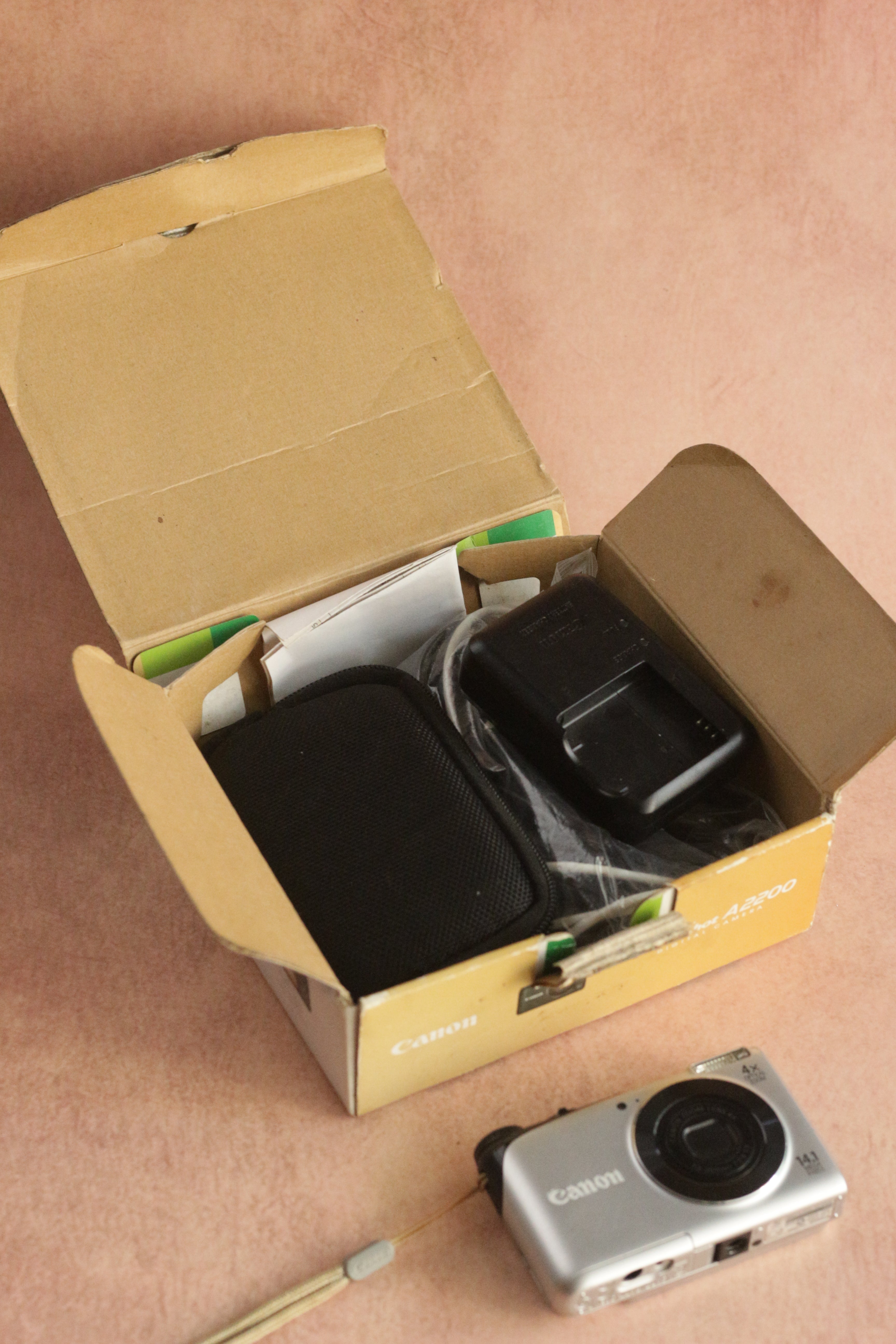 Canon PowerShot A2200 + original box