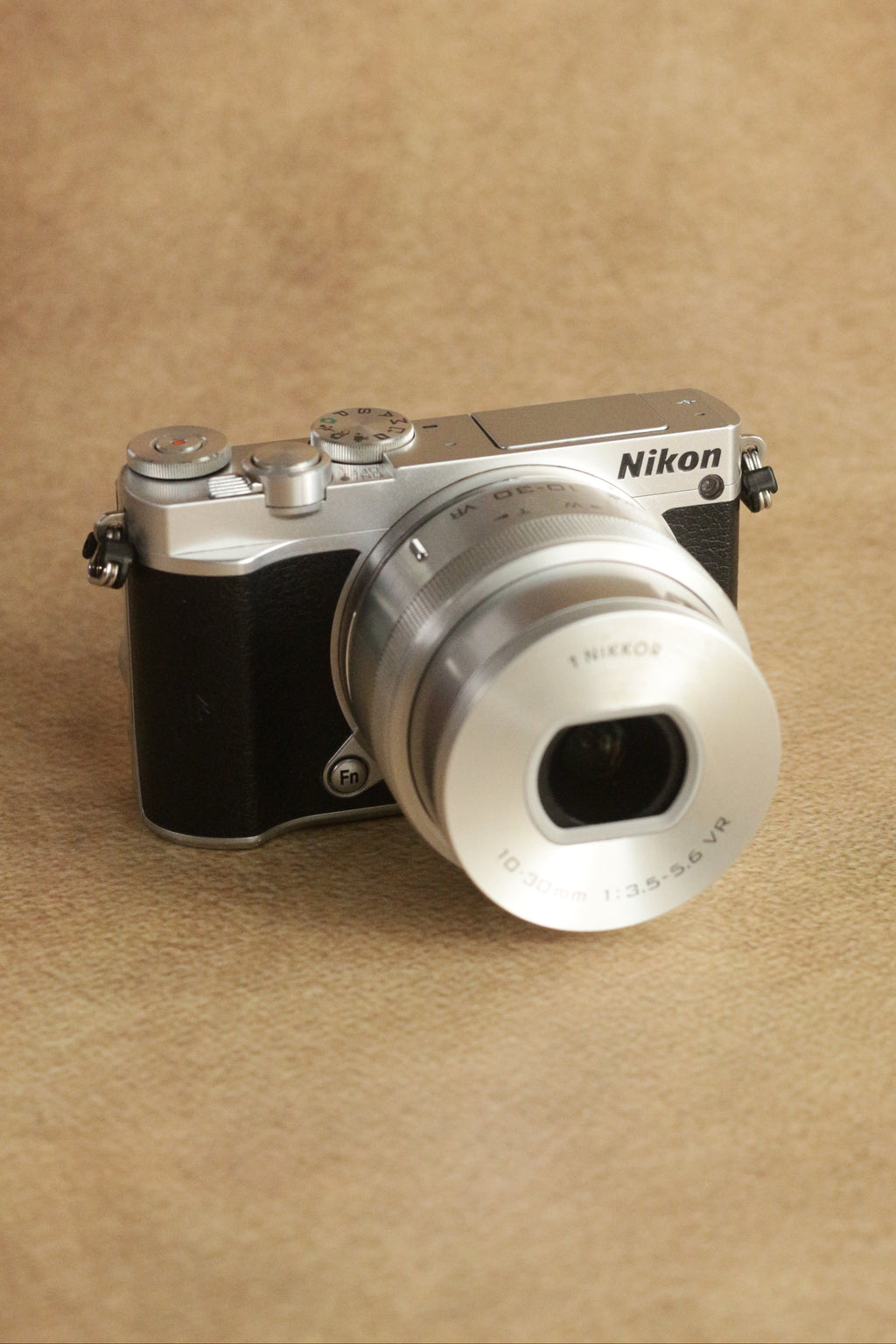 Nikon 1 J5 + 1 Nikkor 10-30mm VR lens