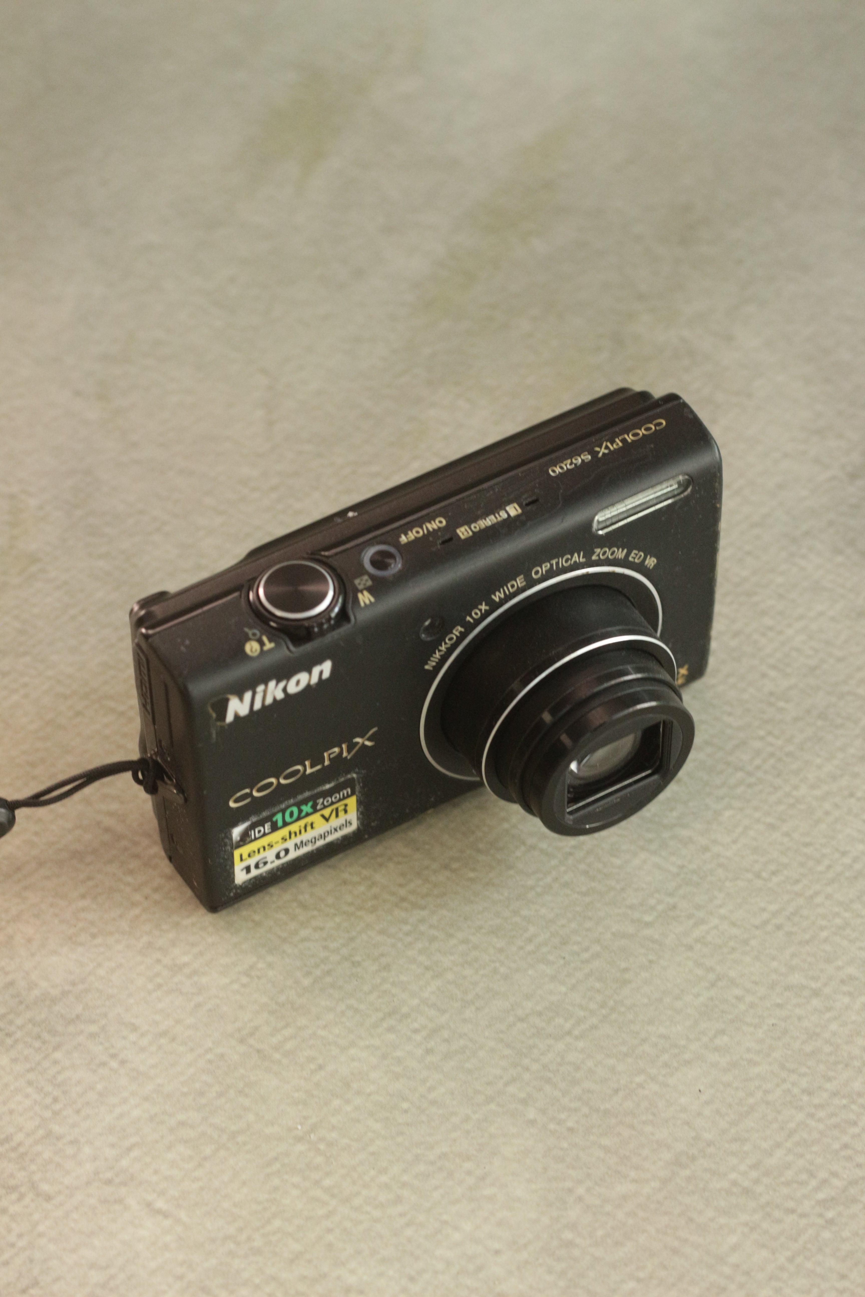 Nikon Coolpix S6200