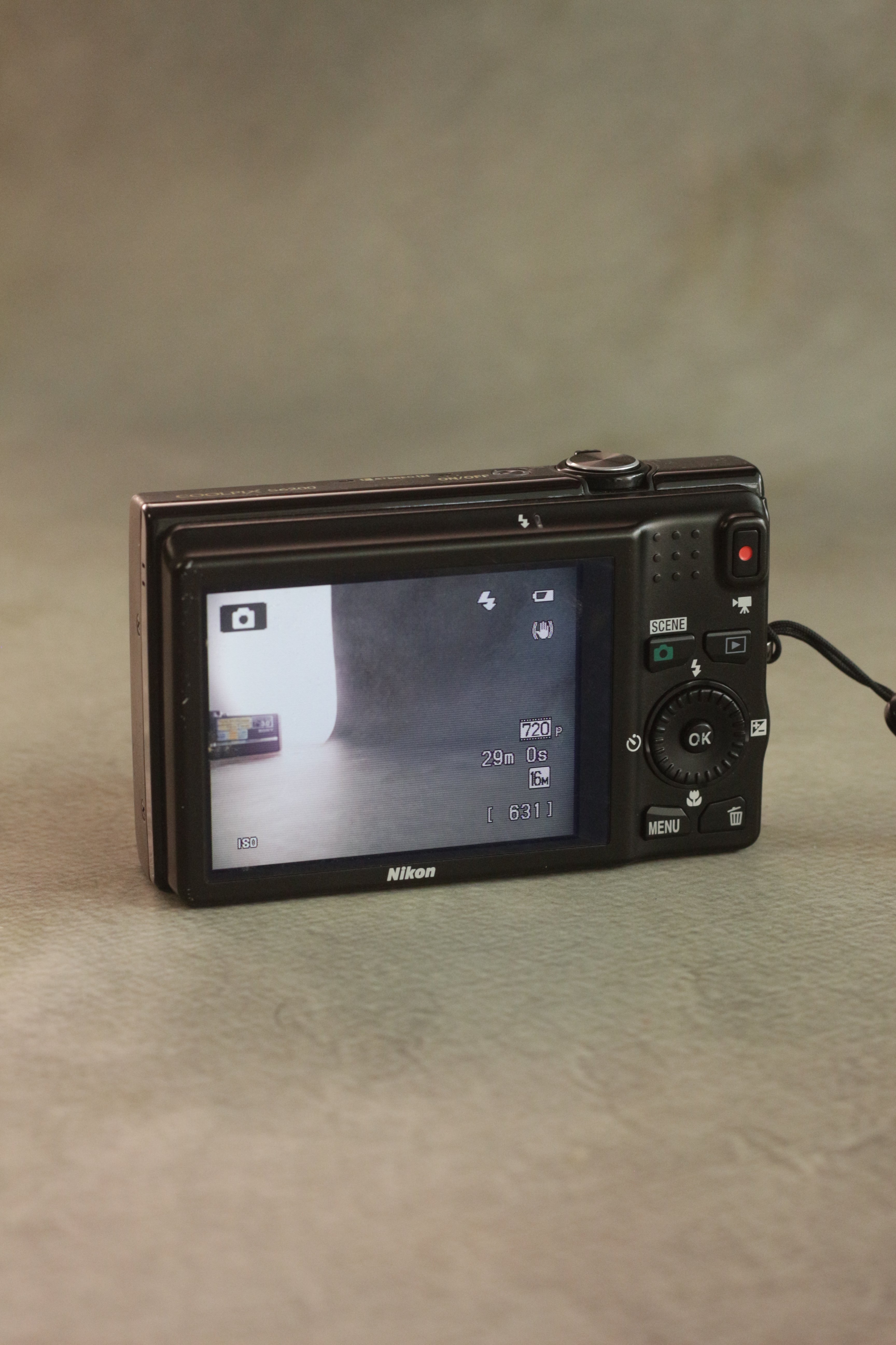 Nikon Coolpix S6200