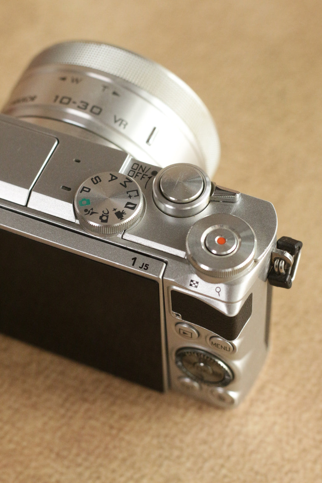 Nikon 1 J5 + 1 Nikkor 10-30mm VR lens