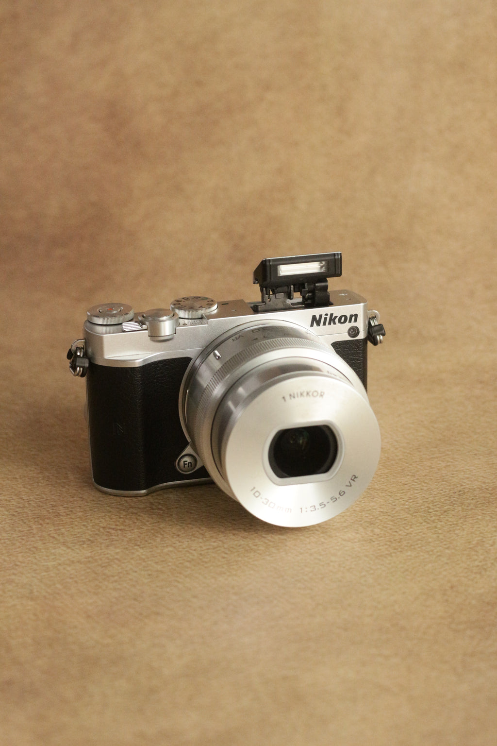 Nikon 1 J5 + 1 Nikkor 10-30mm VR lens