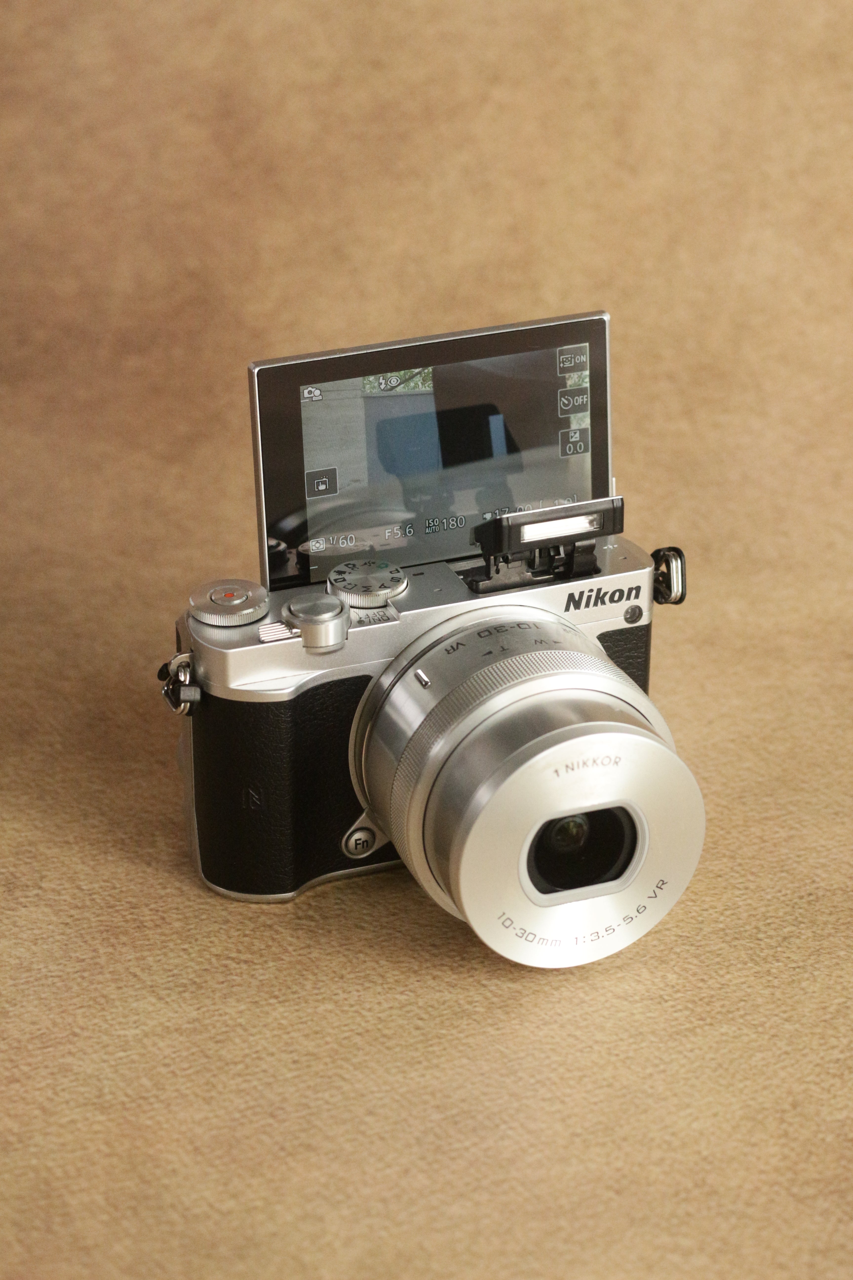 Nikon 1 J5 + 1 Nikkor 10-30mm VR lens