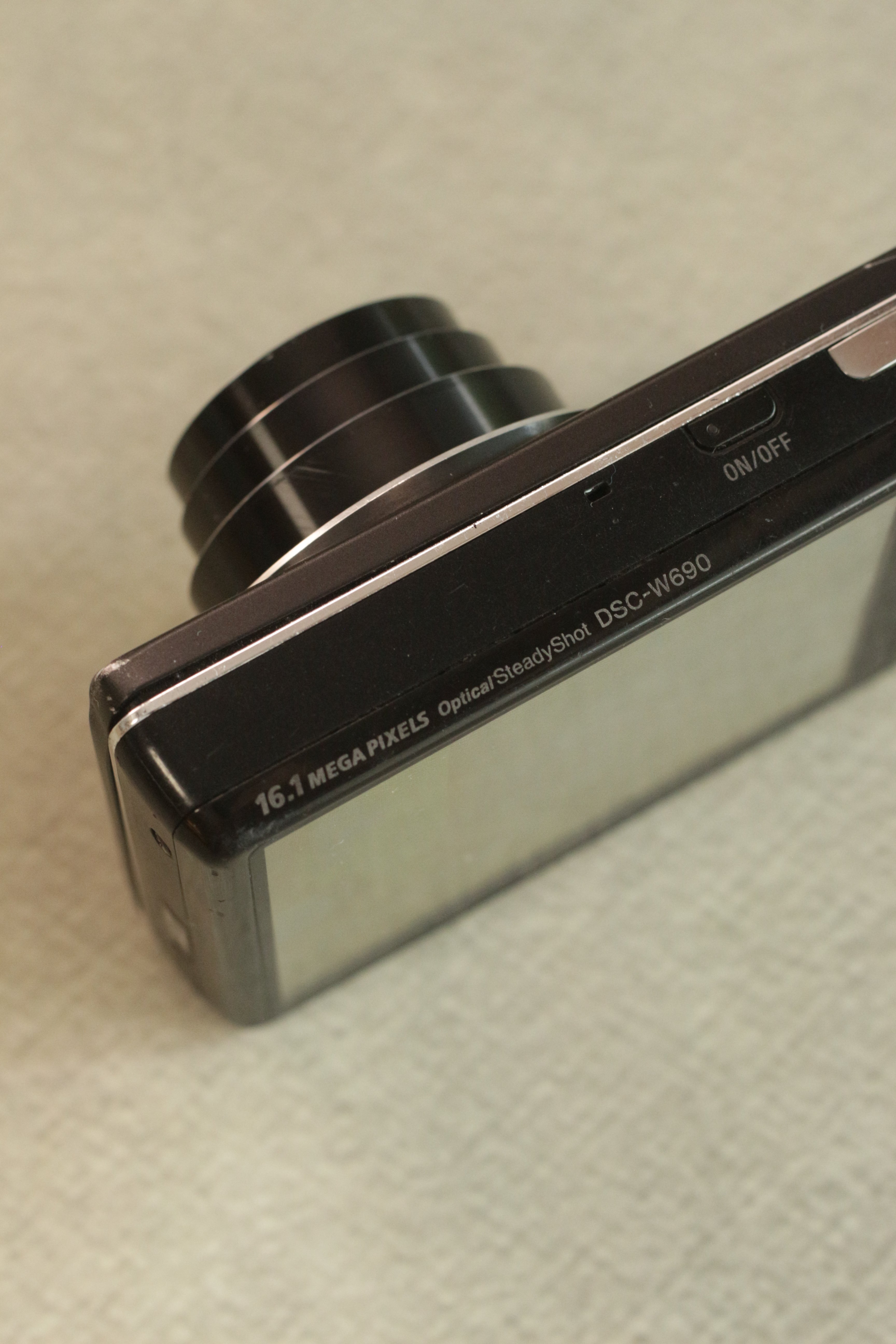 Sony Cyber-shot DSC-W690