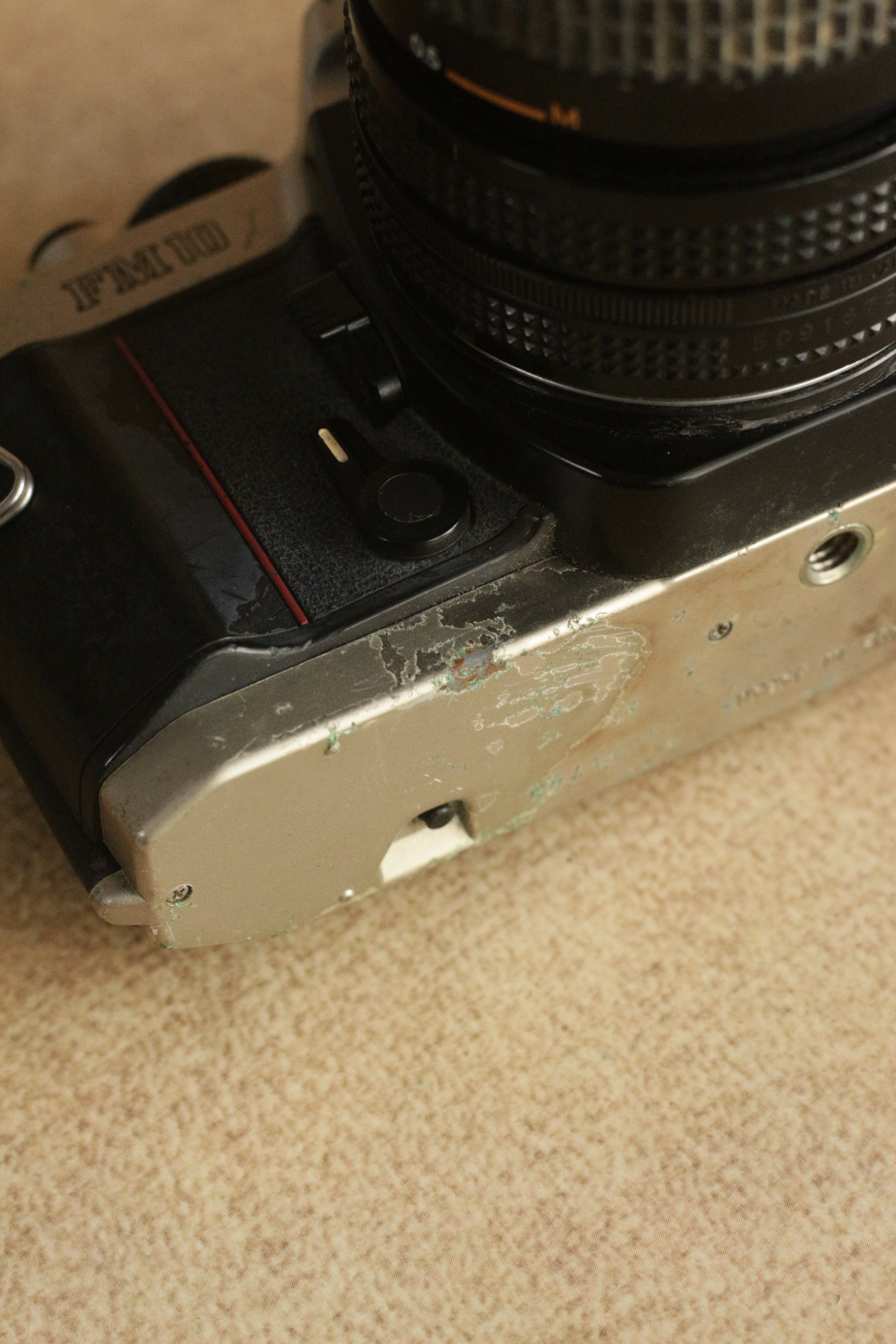 Nikon FM10 + Nikkor 35-70mm Zoom
