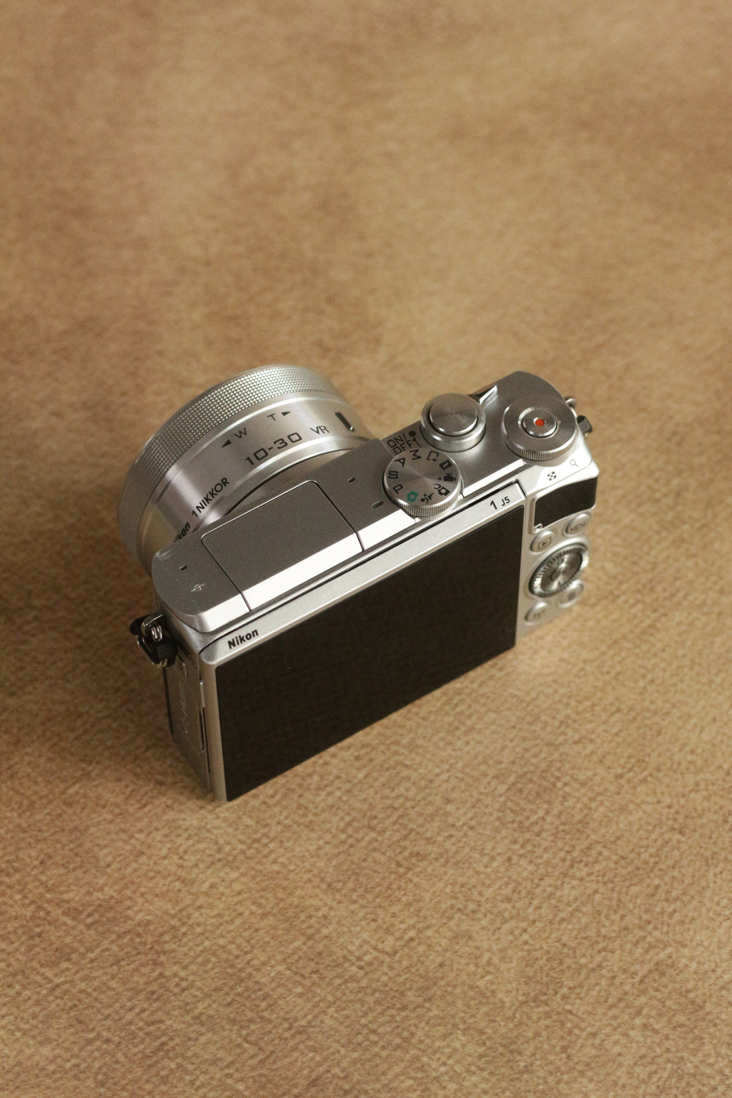 Nikon 1 J5 + 1 Nikkor 10-30mm VR lens