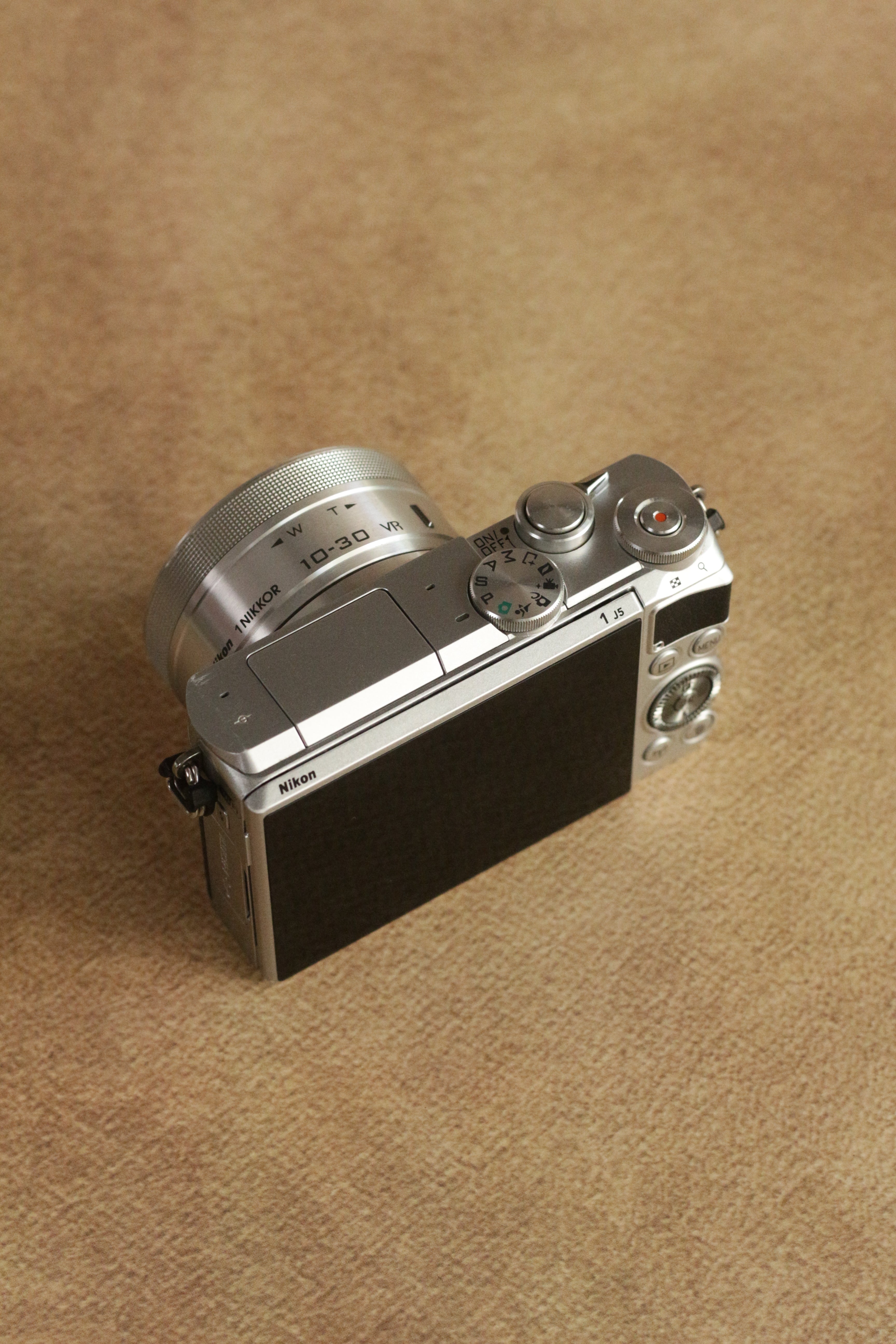 Nikon 1 J5 + 1 Nikkor 10-30mm VR lens