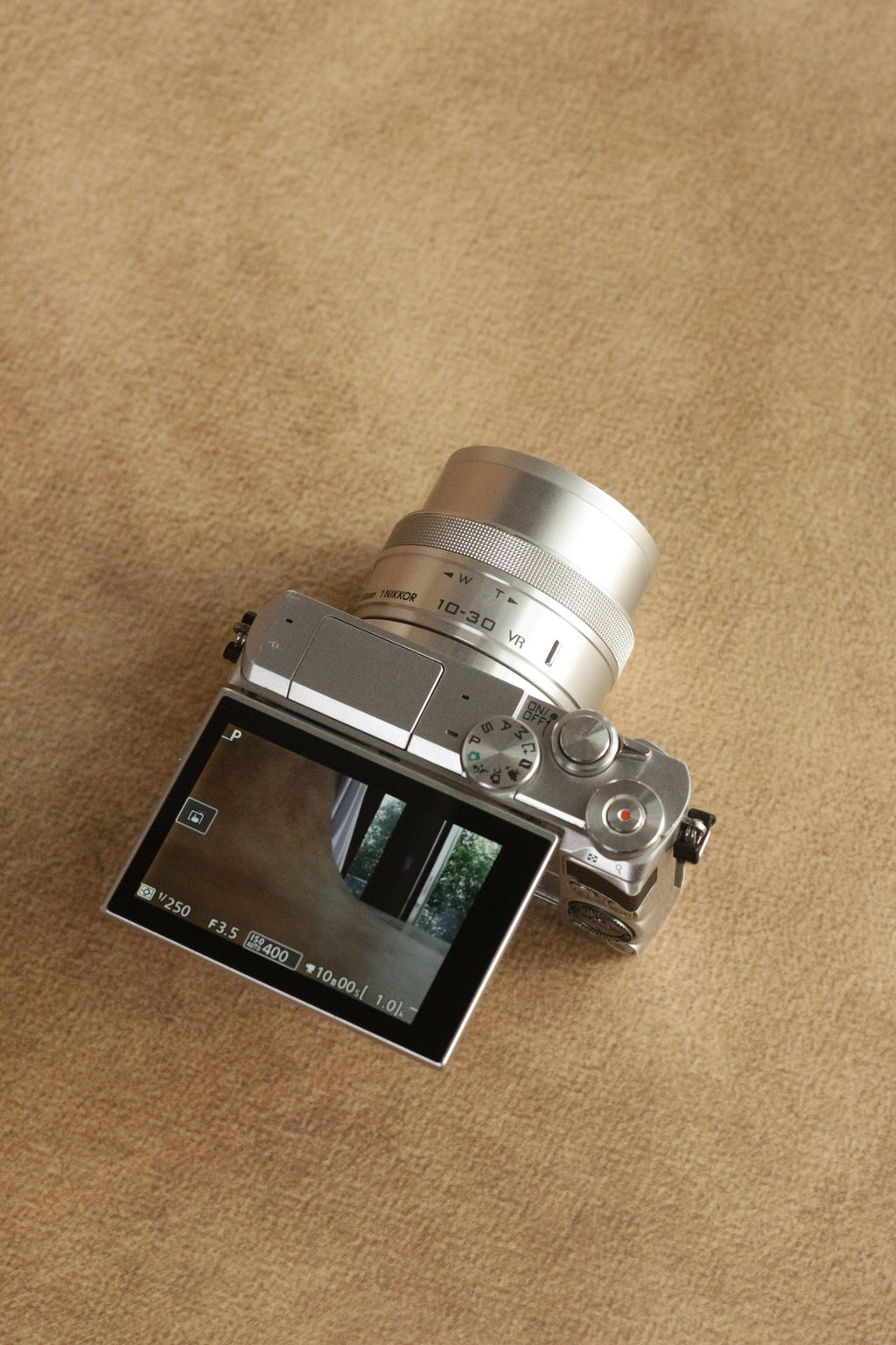 Nikon 1 J5 + 1 Nikkor 10-30mm VR lens