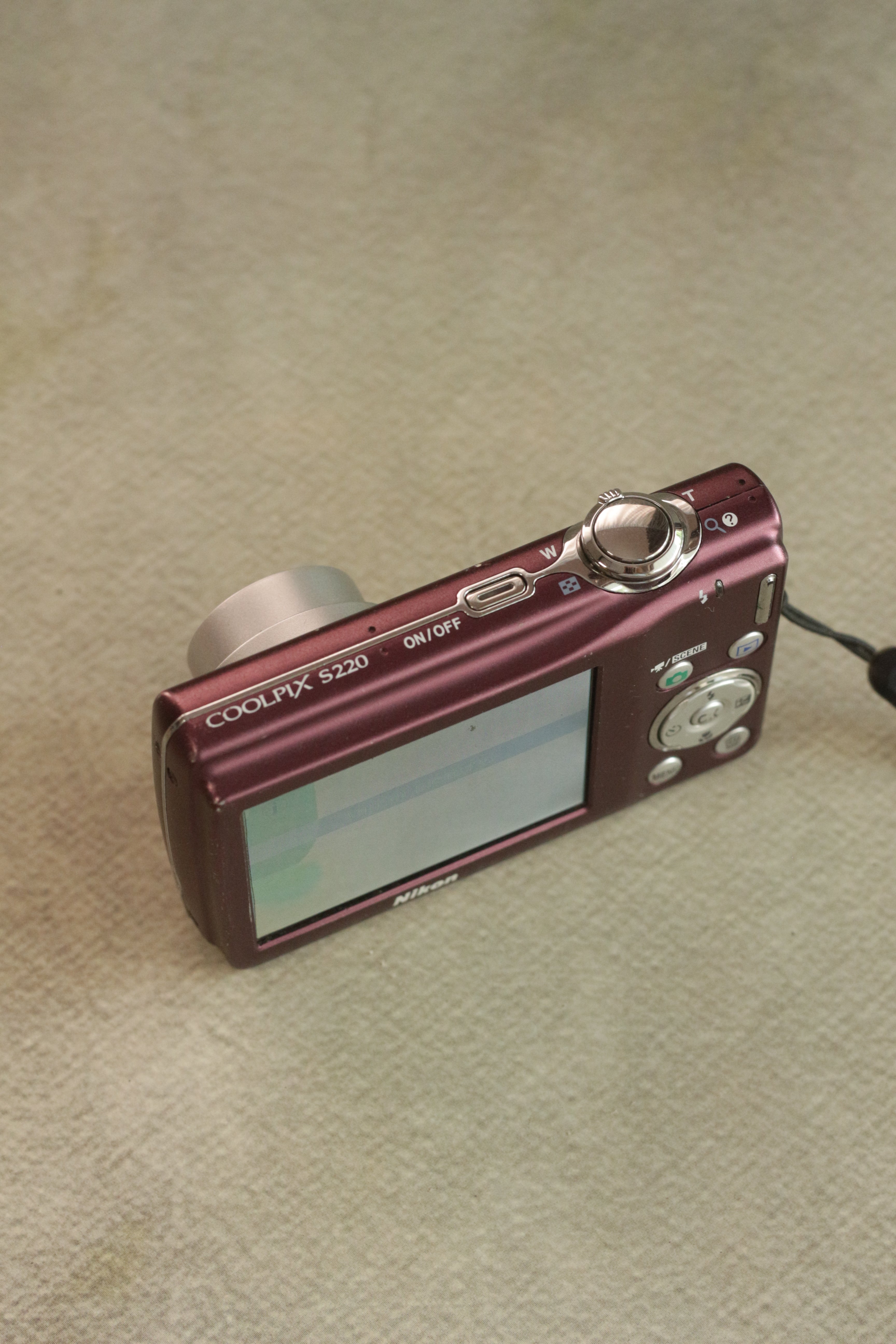 Nikon Coolpix S220
