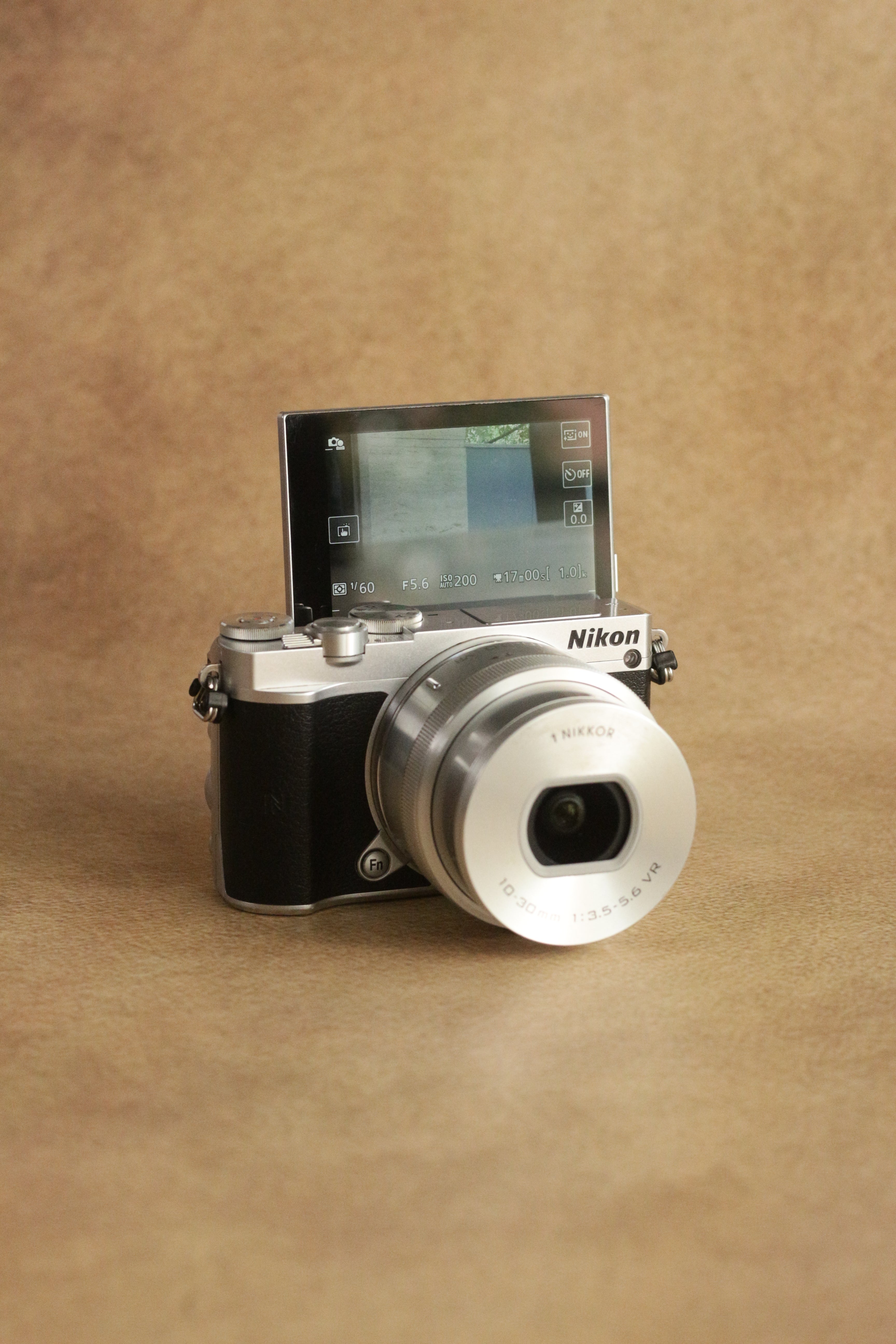 Nikon 1 J5 + 1 Nikkor 10-30mm VR lens