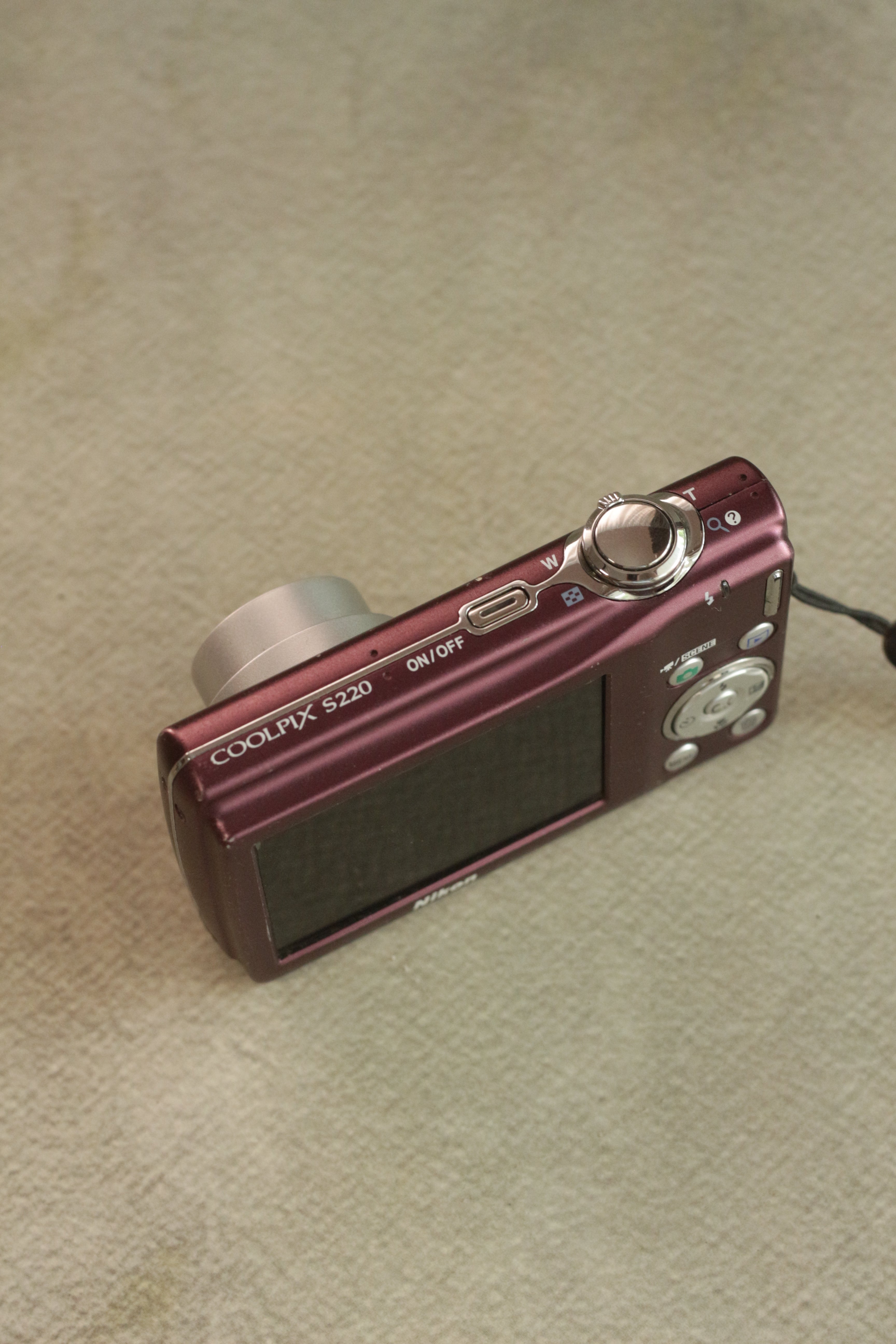 Nikon Coolpix S220