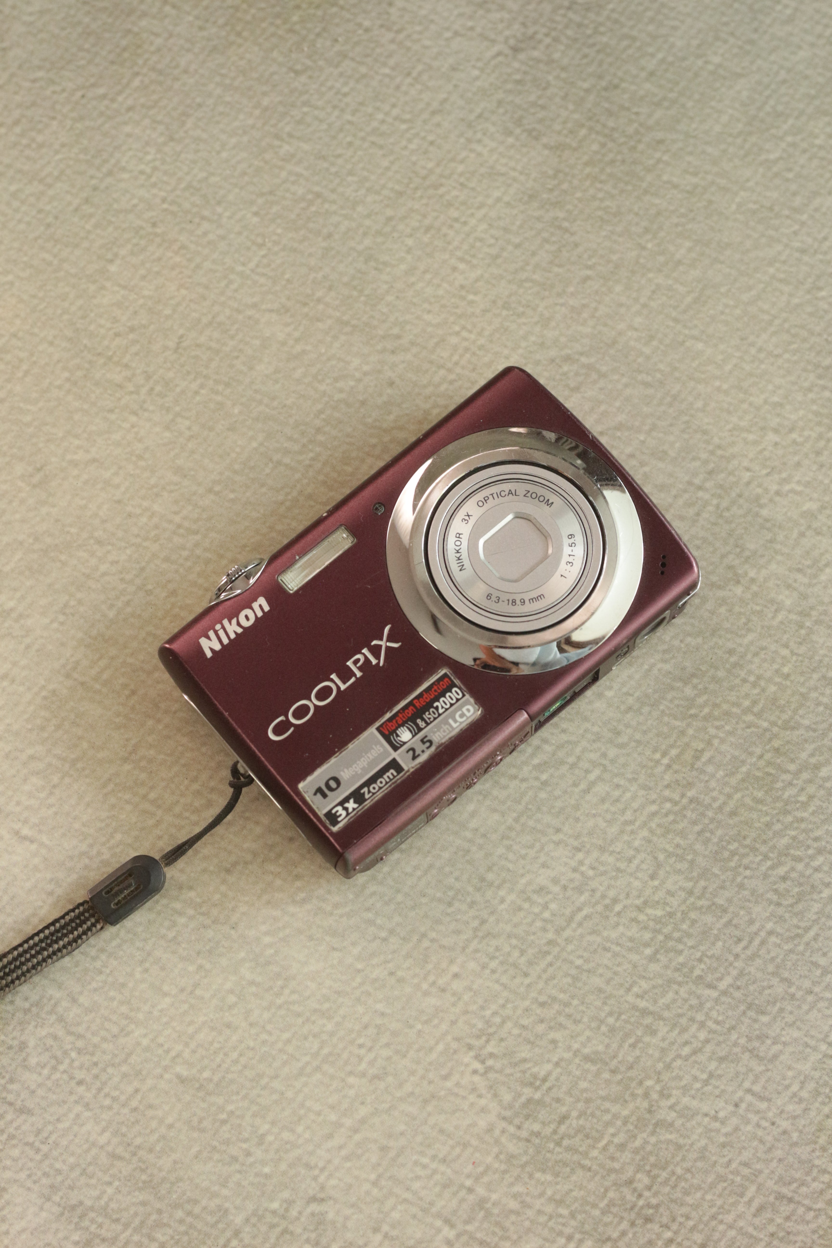 Nikon Coolpix S220